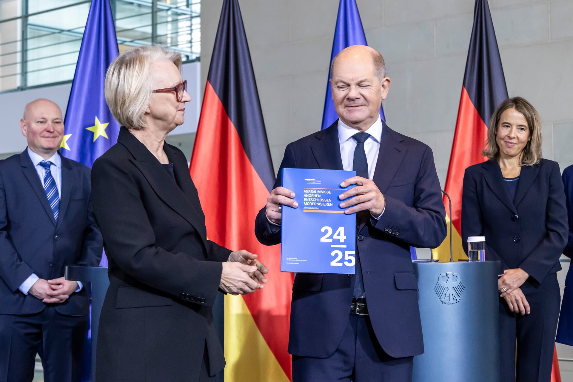 Wirtschaftsweisen rechnen in neuem Gutachten ab: Standort Deutschland wird von „von strukturellen Problemen ausgebremst“