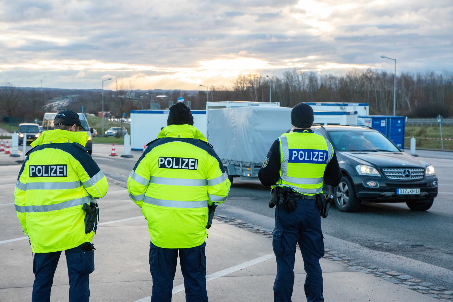 Schleuserin erwischt: Ukrainische Taxifahrerin mit Indern an Bord festgenommen