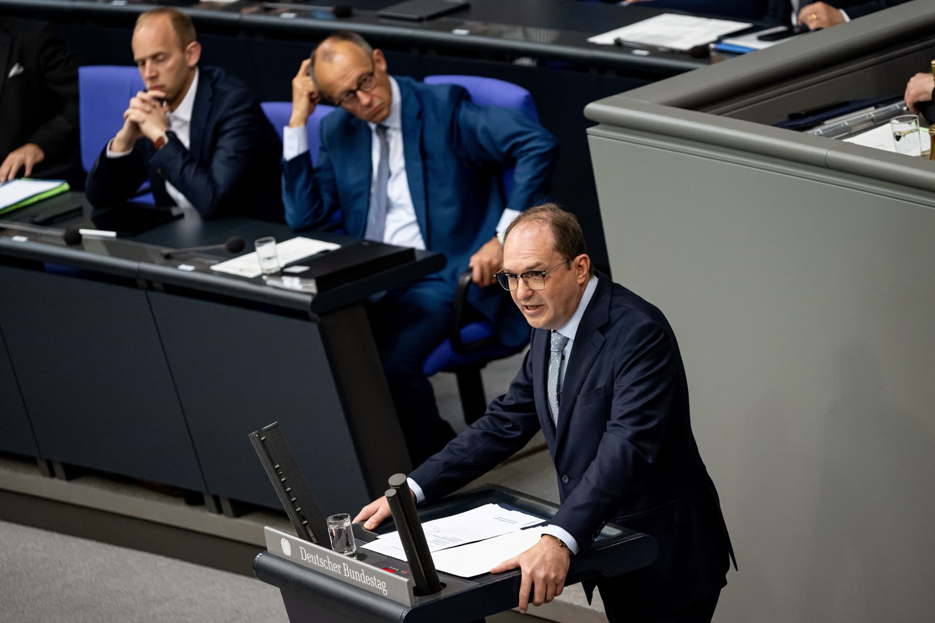Bundestag setzt Familiennachzug aus: Aber die meisten Angehörigen dürfen trotzdem kommen!