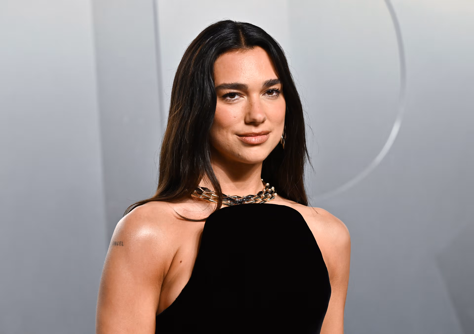 Dua Lipa unterstützt albanische Proteste gegen Trump-Luxus-Resort