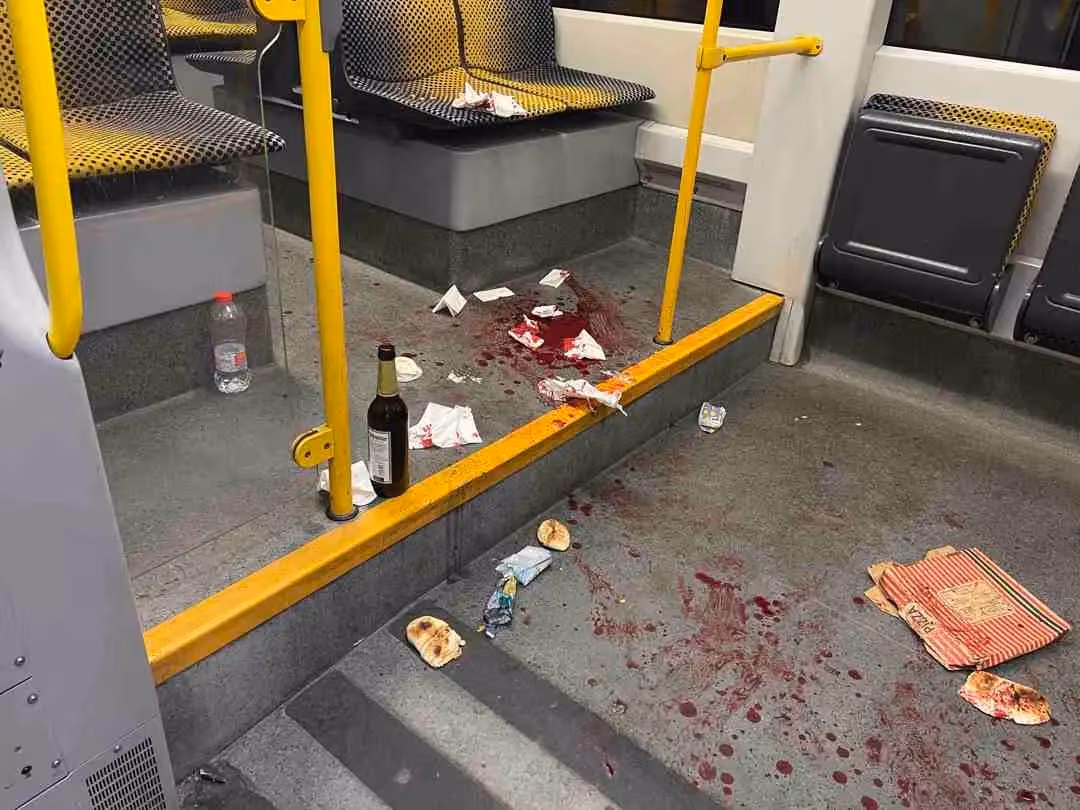 Messerangriff in Dresdner Straßenbahn: Beide Syrer zuvor straffällig geworden