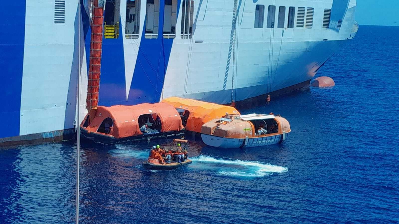 Feuer auf Mallorca-Fähre: 350 Passagiere 24 Stunden in Seenot