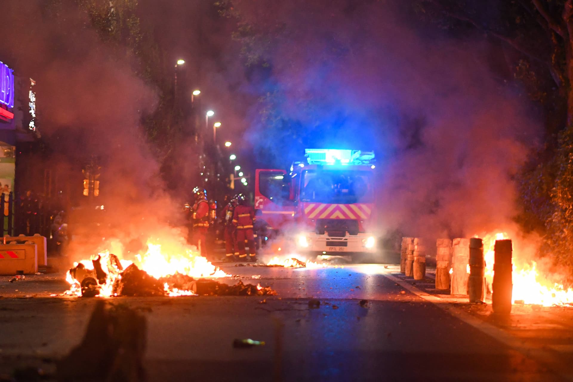 „Allahu Akbar“-Rufe, Städte in Flammen: Frankreich versinkt im Chaos