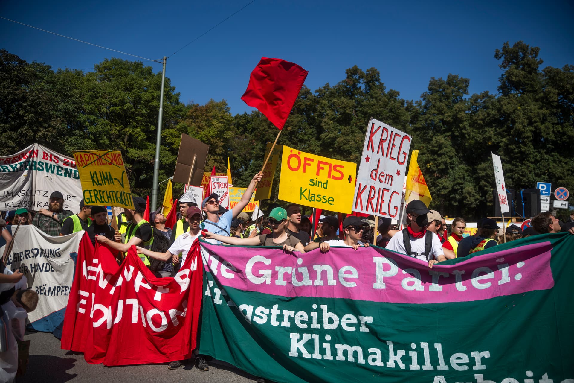 Nicht grün genug: Öko-Demo gegen die Grünen