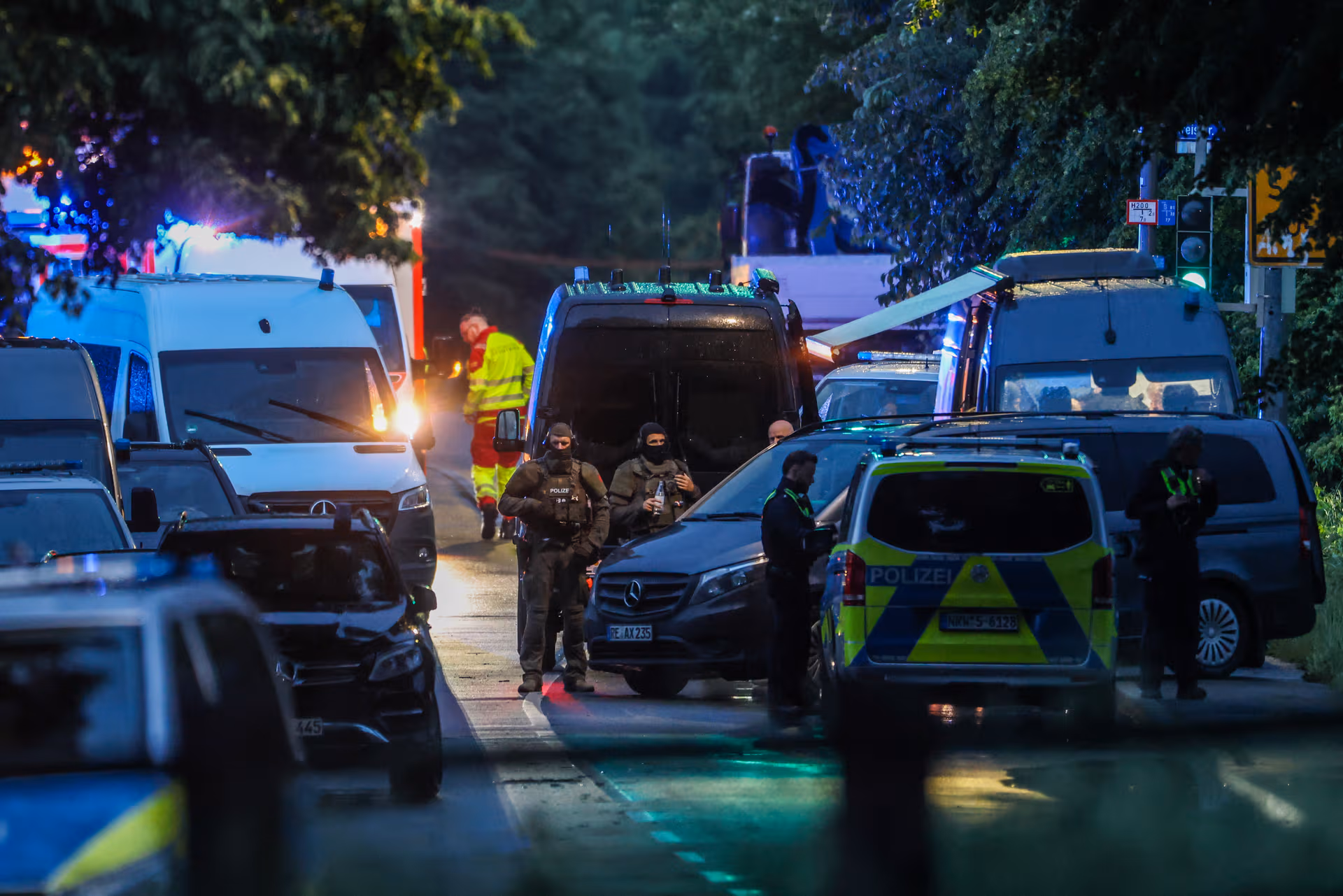 Polizist angeschossen – Kinder als Geiseln: Schütze ergibt sich nach stundenlangem SEK-Einsatz in Dortmund