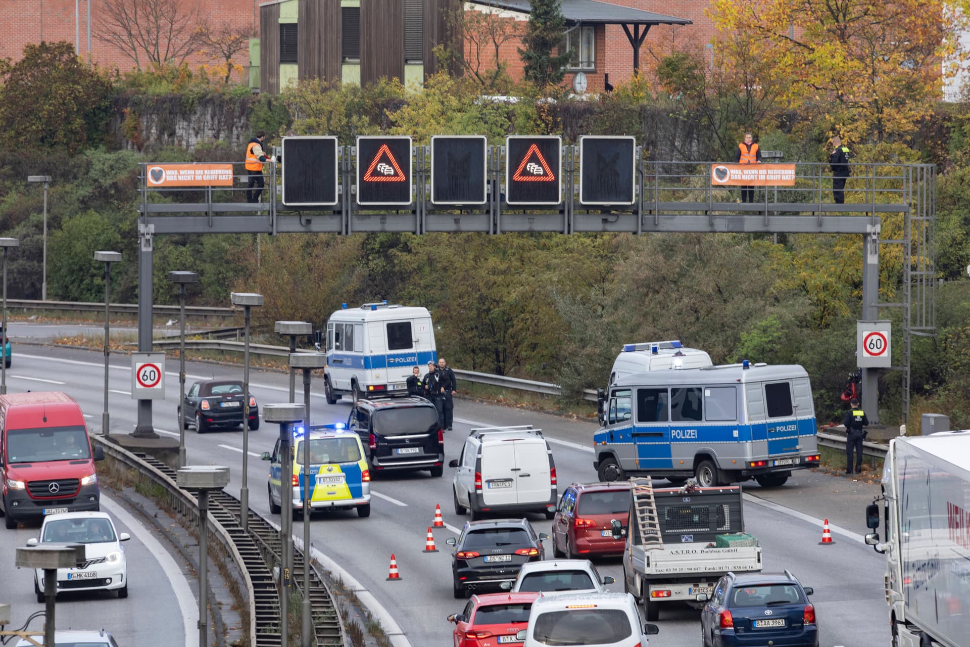 Klima-Kleber schlingerten über die Autobahn – und dürfen ihre Führerscheine behalten