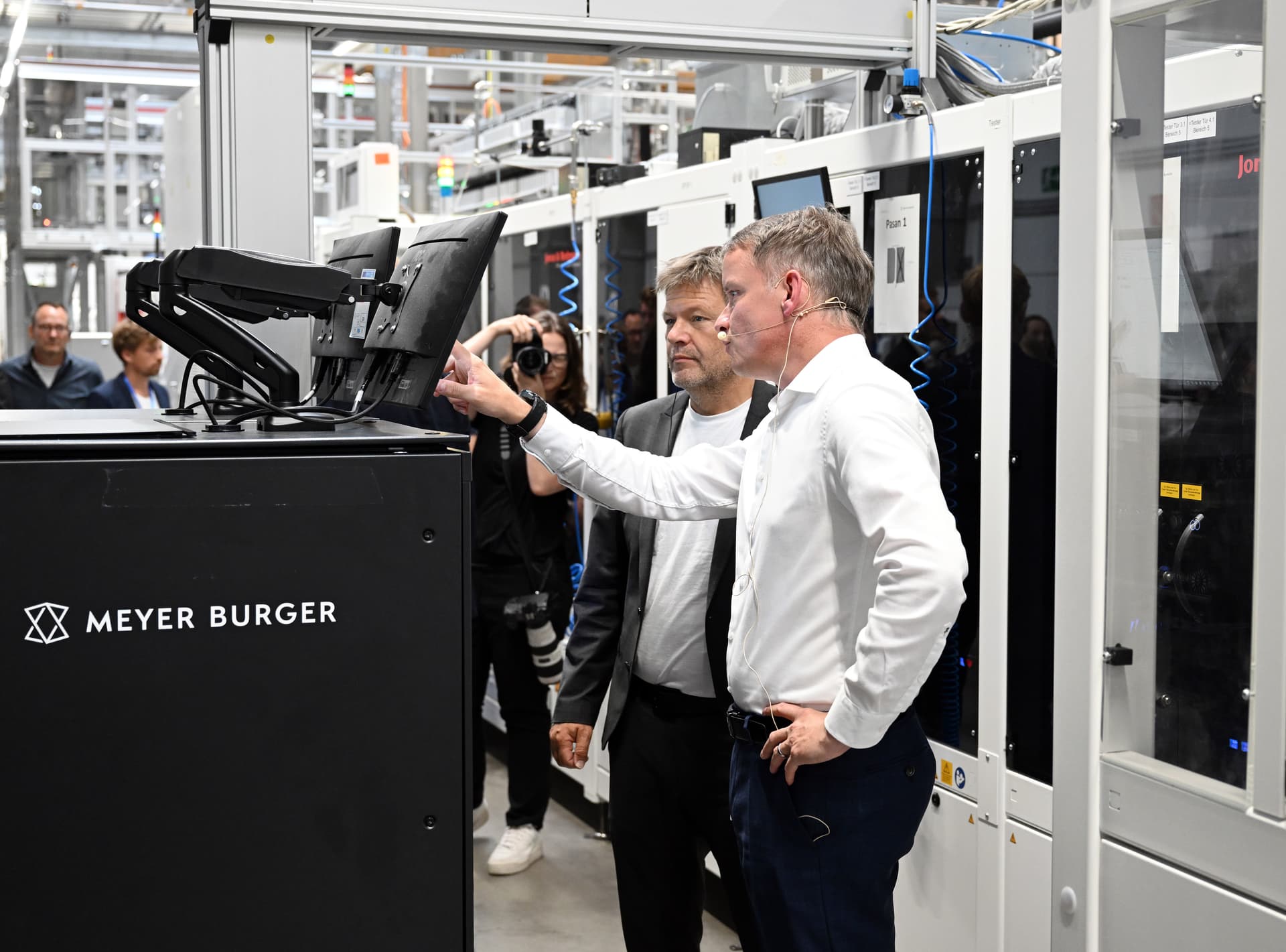 „Von Geschäftsleitung getäuscht“: Wütende Anleger wollen gegen Solar-Riesen Meyer Burger klagen