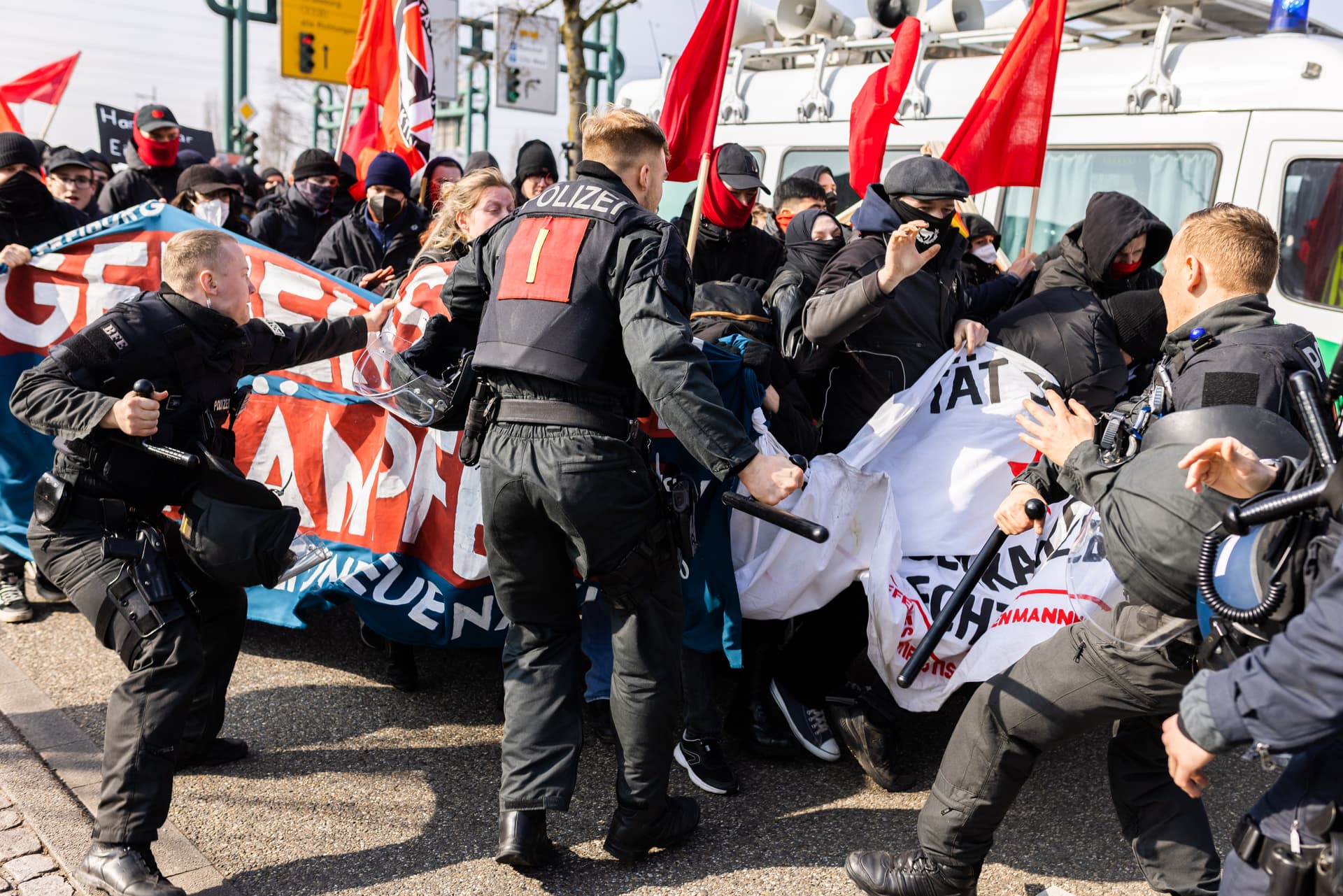 Neue Zahlen zu Gewalt: AfD-Politiker am häufigsten angegriffen, die meisten Täter sind Linksextreme