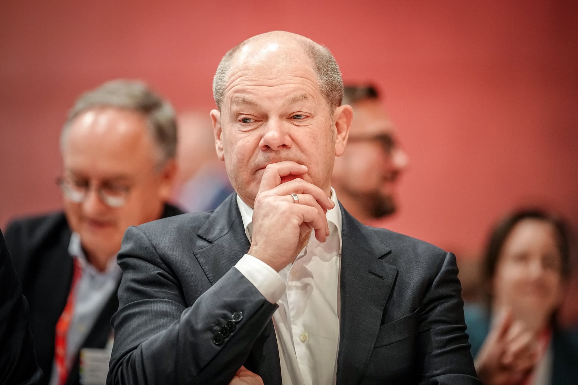 Scholz unbeliebtester Kanzler aller Zeiten! Selbst Alice Weidel zieht an ihm vorbei …