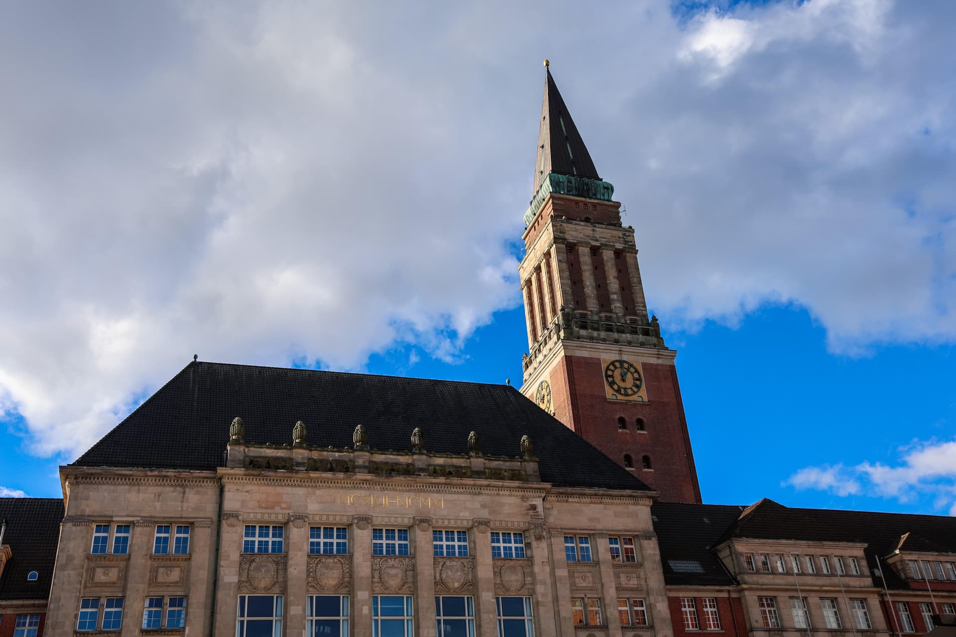 Brandmauer-Alarm in Kiel: Grünen-Antrag kommt nur dank AfD-Zustimmung durch