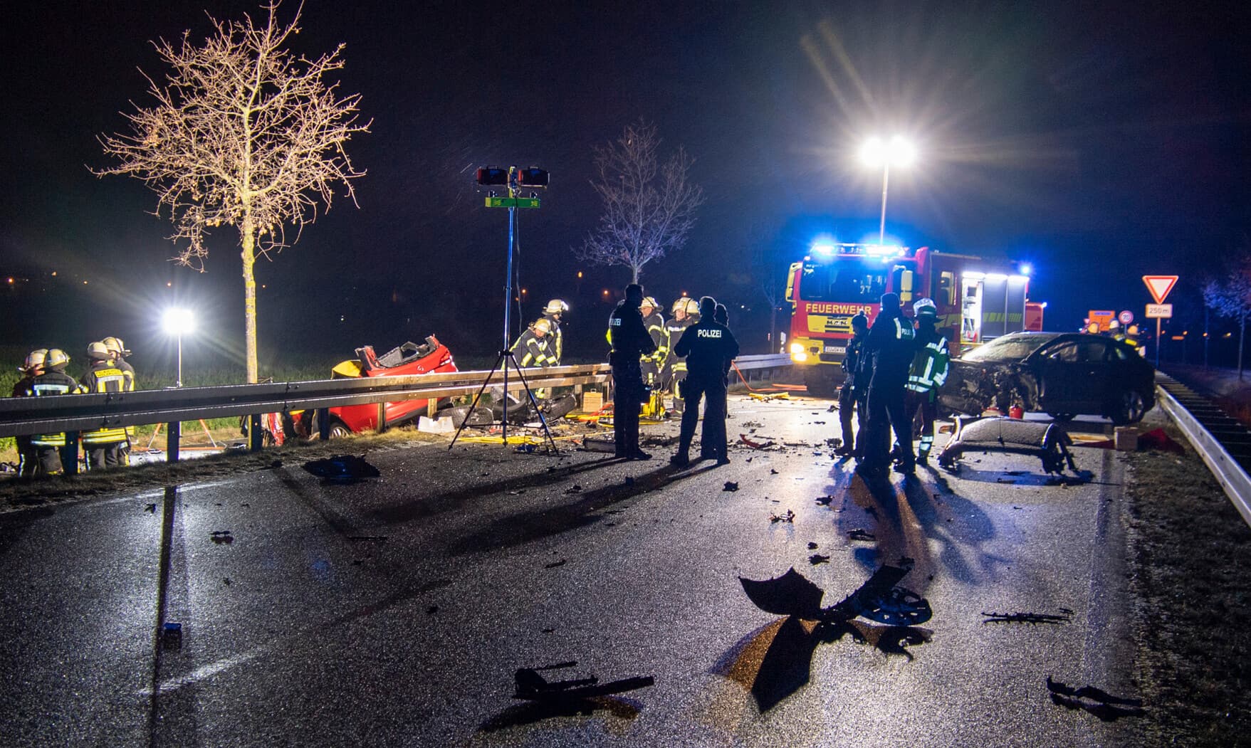 Alles in Trümmern: Autofahrer (41) bei Frontal-Crash getötet
