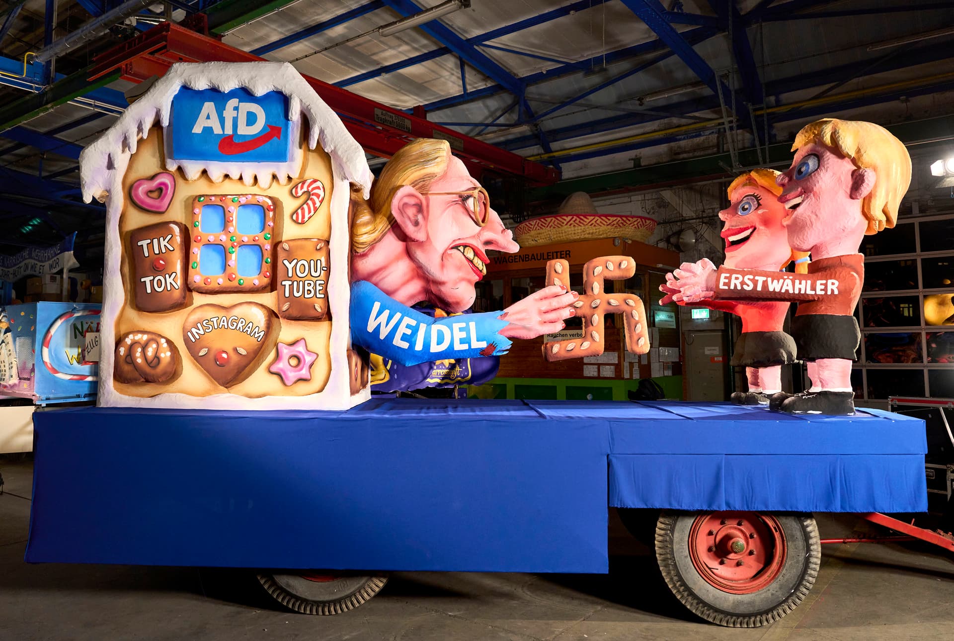 WDR zahlt Hakenkreuz-Wagen mit Weidel-Hexe von Gebühren