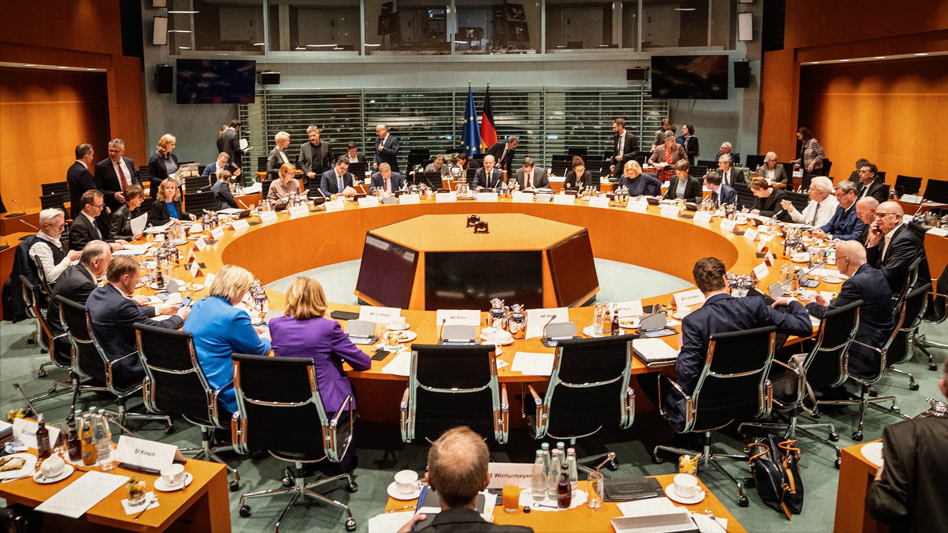 Die Ritter der Schwafelrunde: Warum die Ministerpräsidenten-Konferenz alles nur noch schlimmer macht