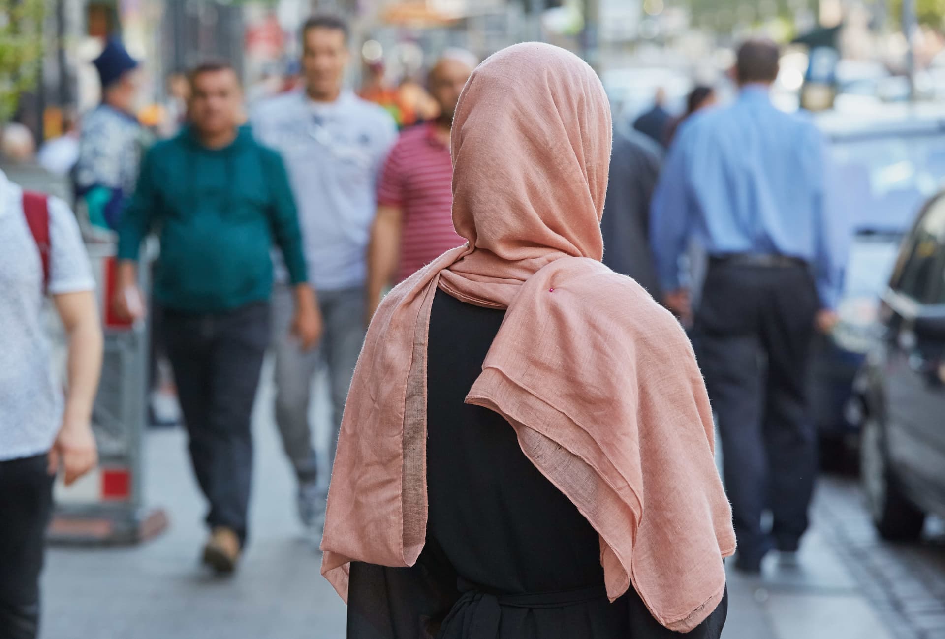Regierungsbericht über Muslime in Deutschland: Wer den Islam kritisiert, ist ein Rassist