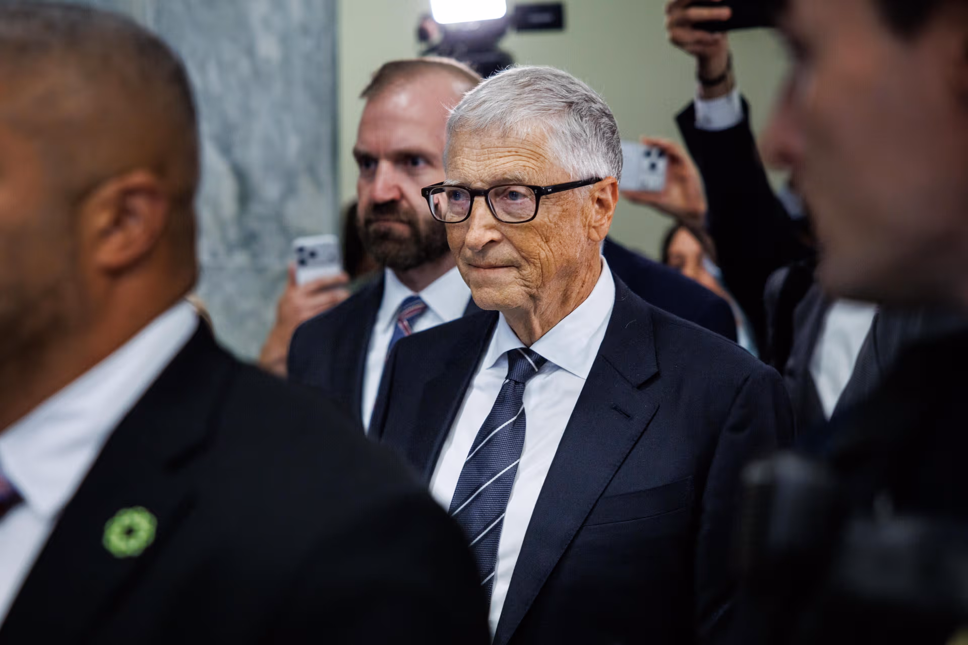 Bill Gates sagt aus, Epstein habe ihn mit seinen Seitensprüngen erpresst