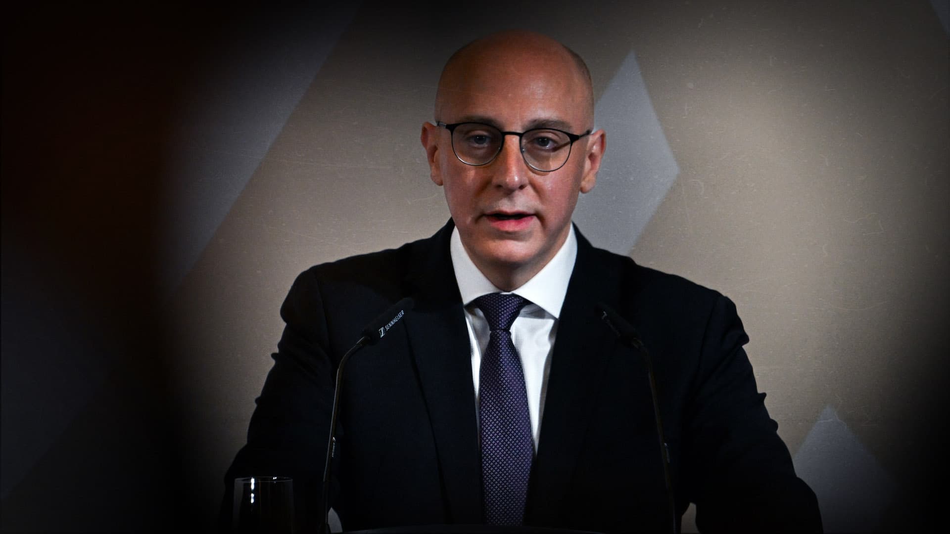 AfD nicht „gesichert rechtsextrem“: Warum der unbekannte Verfassungsschutzchef Herr Selen jetzt im Feuer der Kritik steht