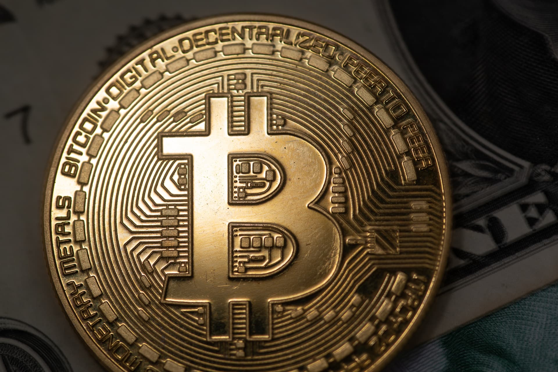 Rekord geknackt: Bitcoin erstmals mehr als 100.000 US-Dollar wert