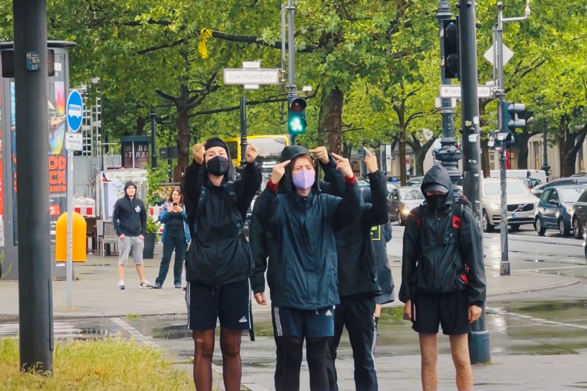 Weil sie keine Lust auf Männer haben: Trans-Antifa-Schläger gehen auf Lesben los!