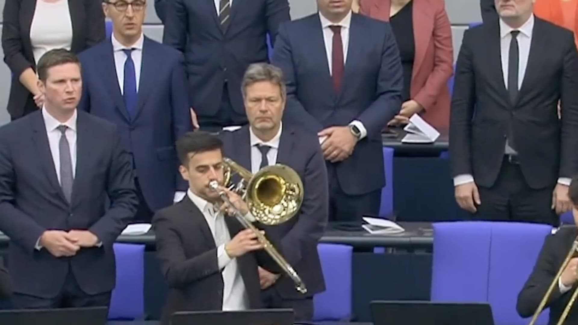 Der Schweige-Minister: Robert Habeck singt die Nationalhymne nicht mit