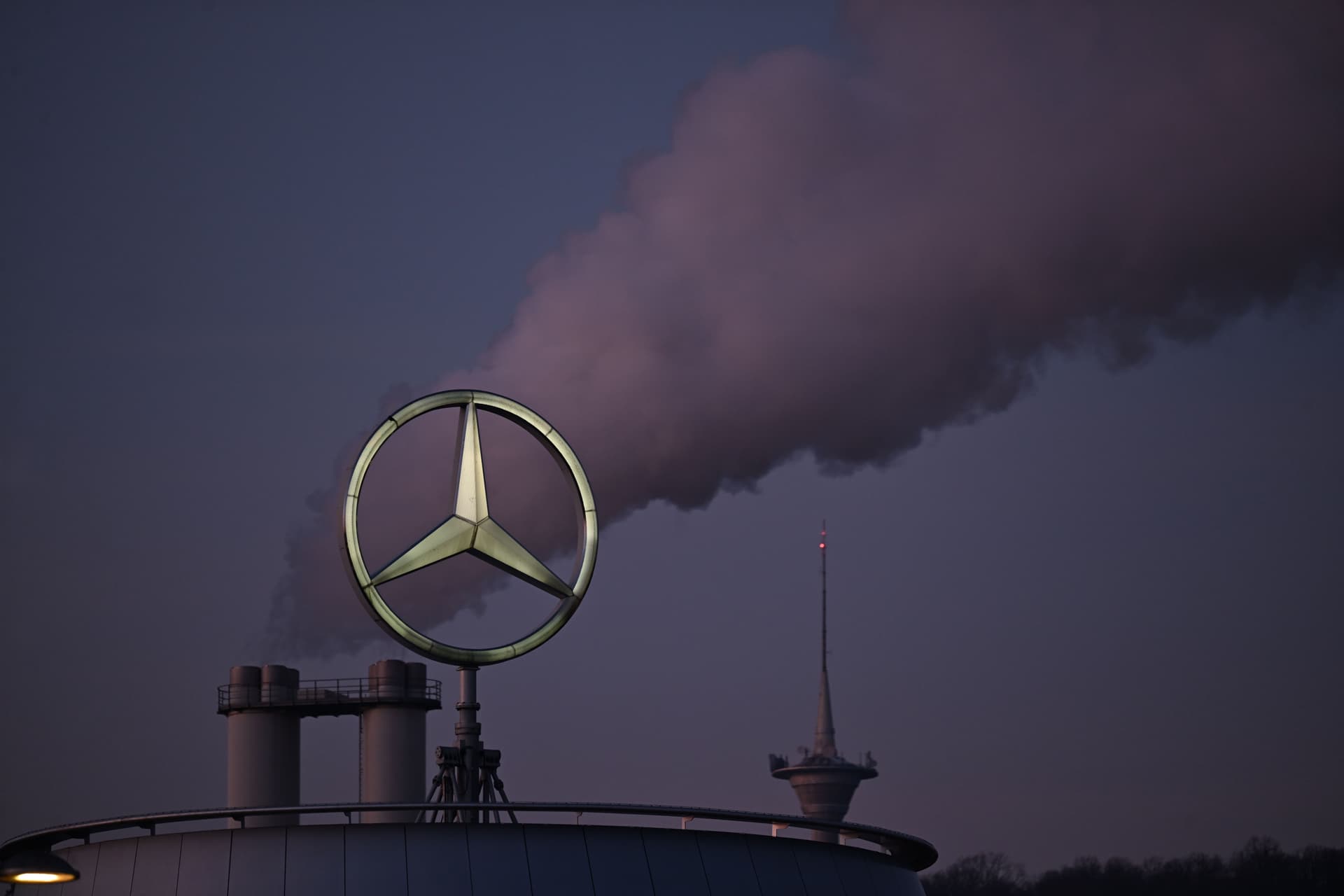 Massiver Absturz! Fast 30 Prozent Gewinneinbruch bei Mercedes-Benz