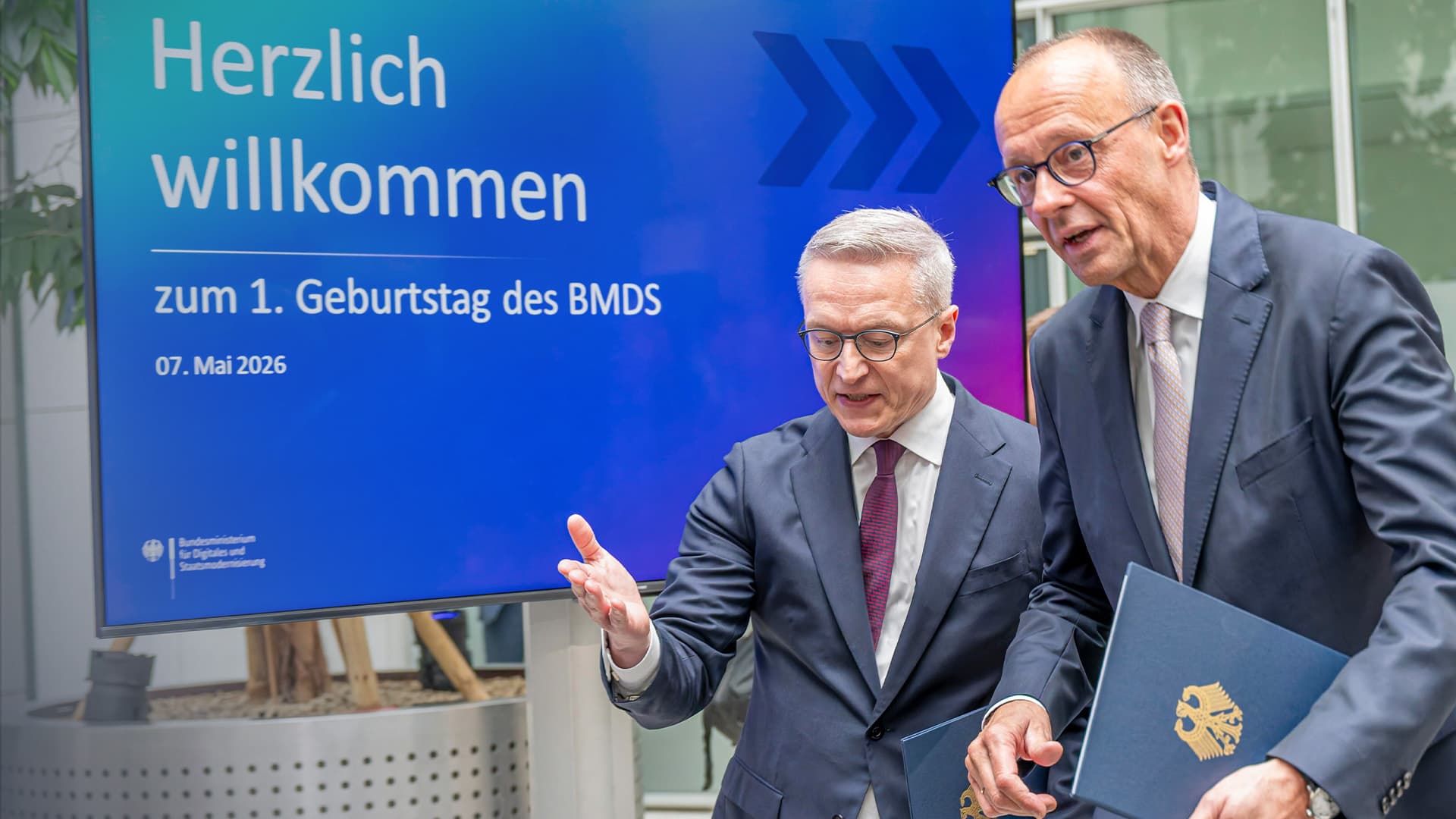 Ein Jahr Digitalministerium: Faxe abgeschafft – sollen wir das glauben?