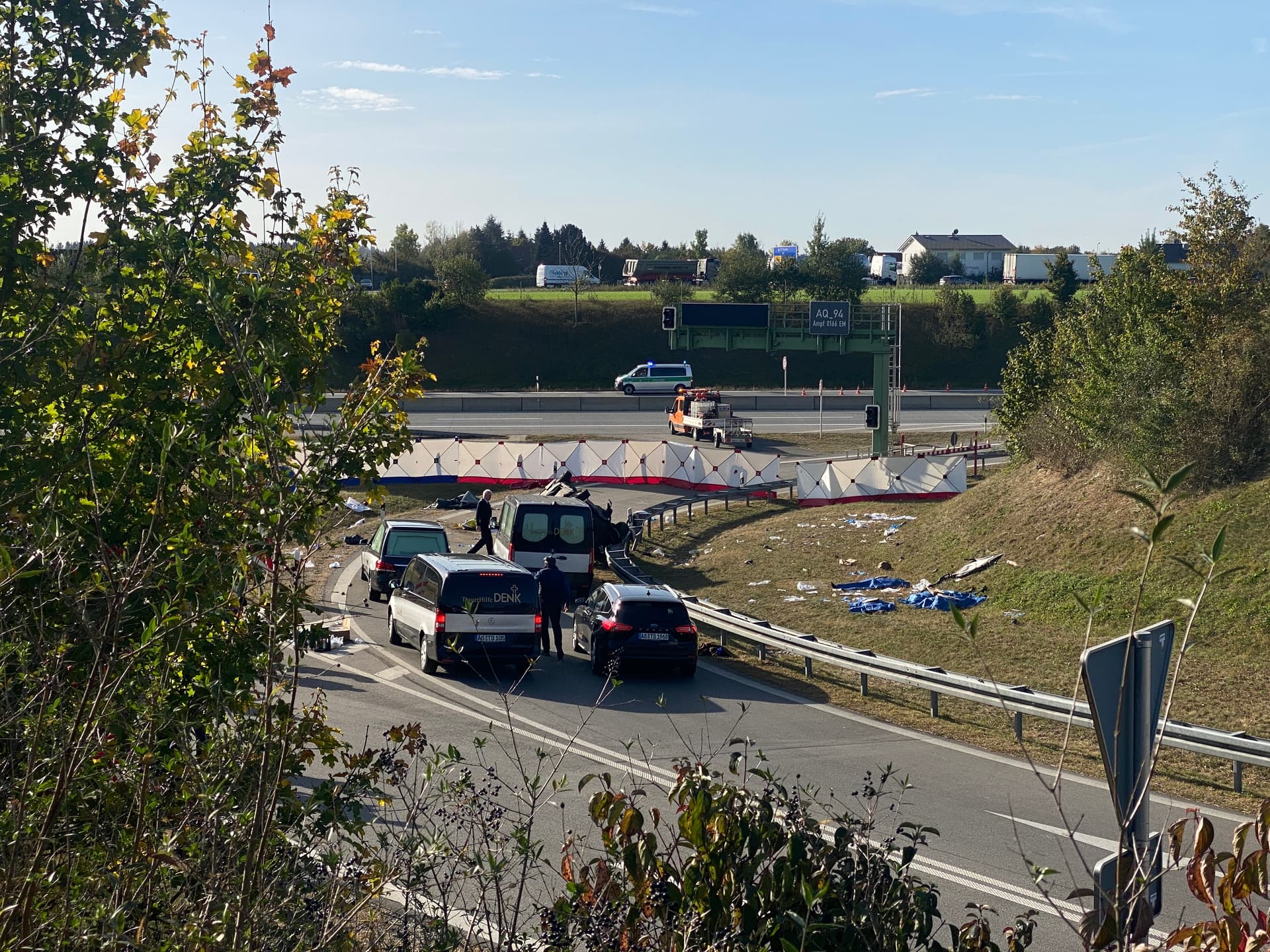 Auf der Autobahn: Sieben Tote bei Unfall durch Schleuser-Fahrzeug in Bayern