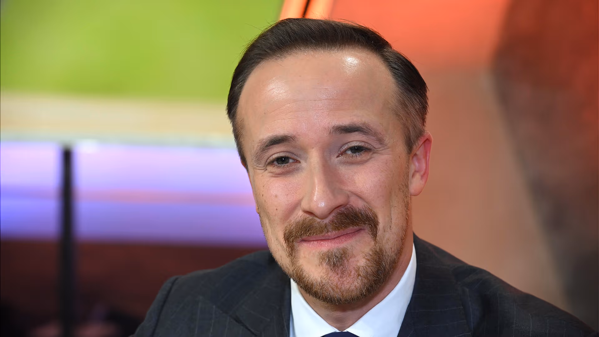 Stilberater Joe Laschet: „Der Deutsche Bundestag ist ein modisches Gruselkabinett“