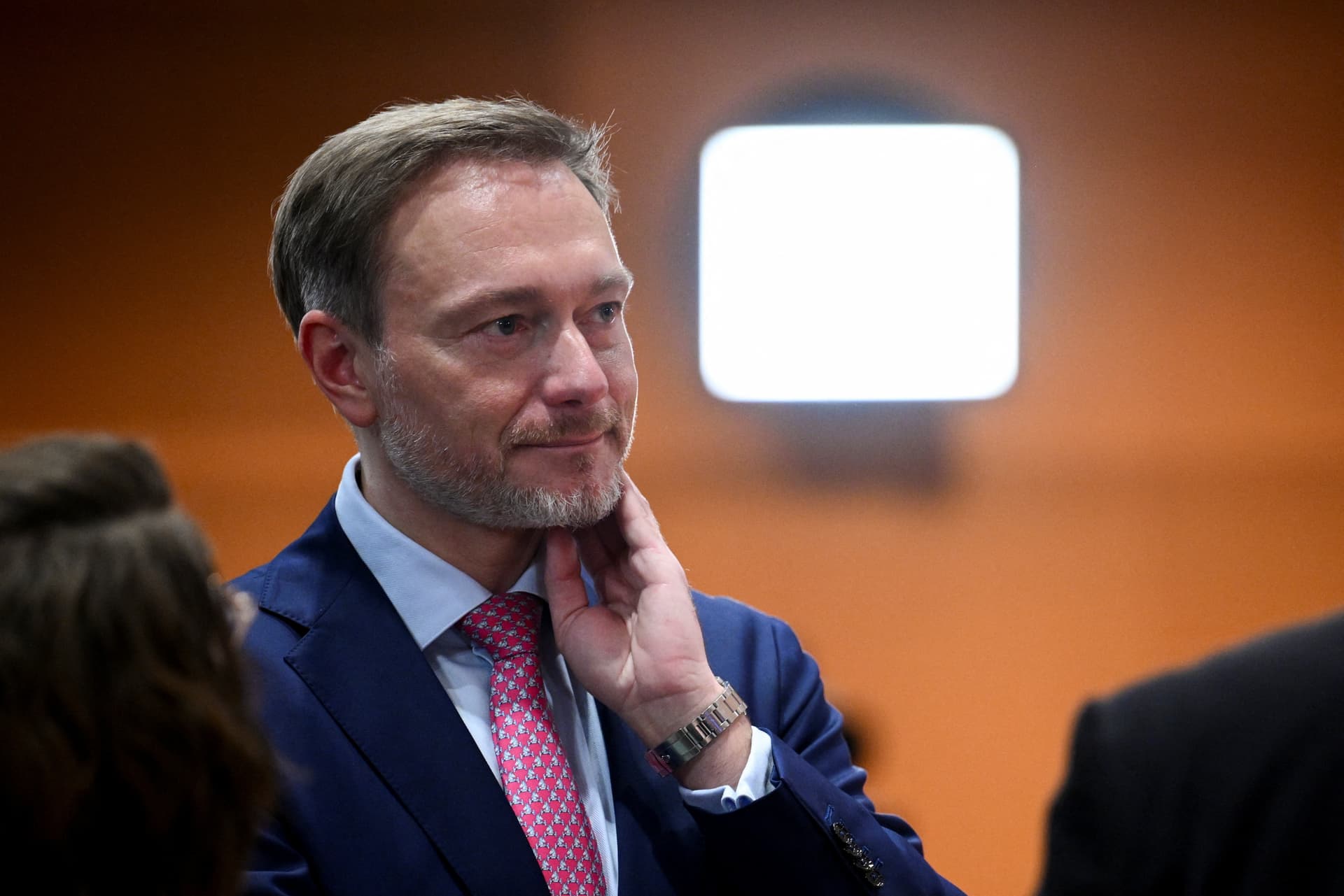 Lindner kann aufatmen: Knappe Partei-Mehrheit entscheidet für FDP-Verbleib in der Ampel