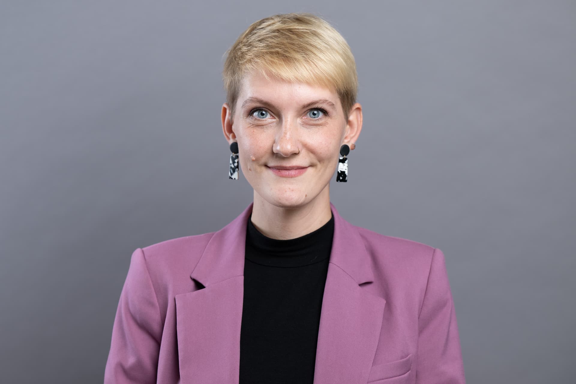 „Antifaschismus ist Handarbeit“: Friedrich Merz macht linksradikale SPD-Politikerin zur Queer-Beauftragten