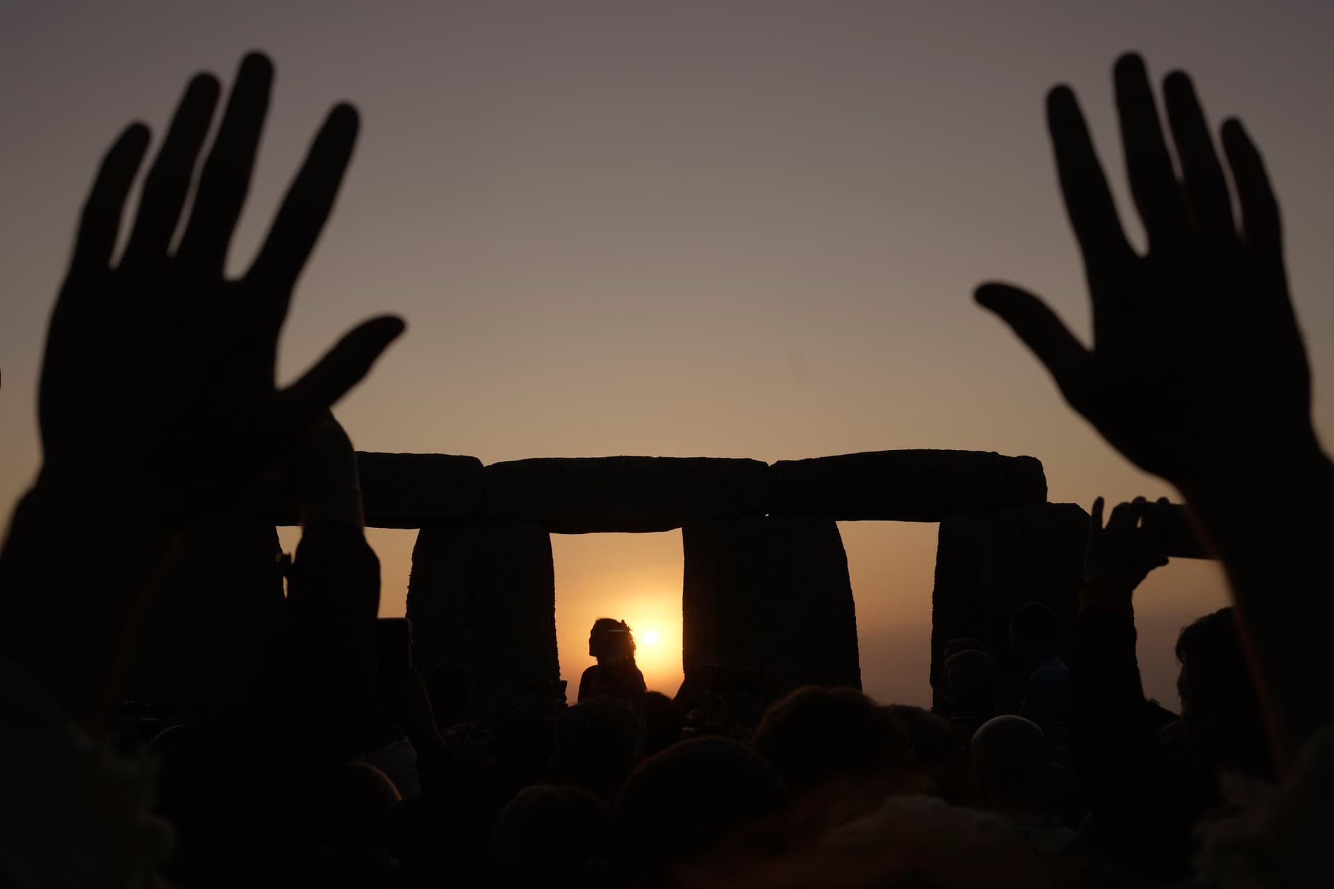 Magie der Stein-Kolosse: Tausende begrüßen Sommersonnenwende in Stonehenge