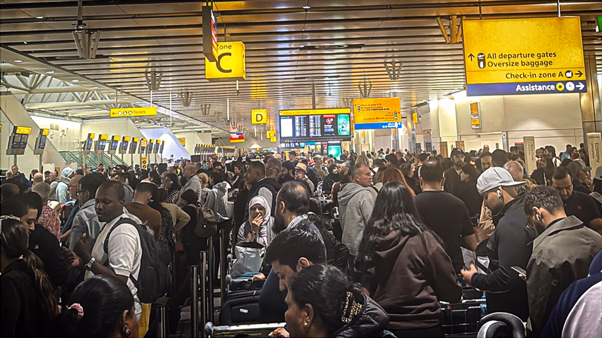Hackerangriff legt Check-in-Systeme lahm: Verzögerungen in Heathrow, Berlin und Brüssel