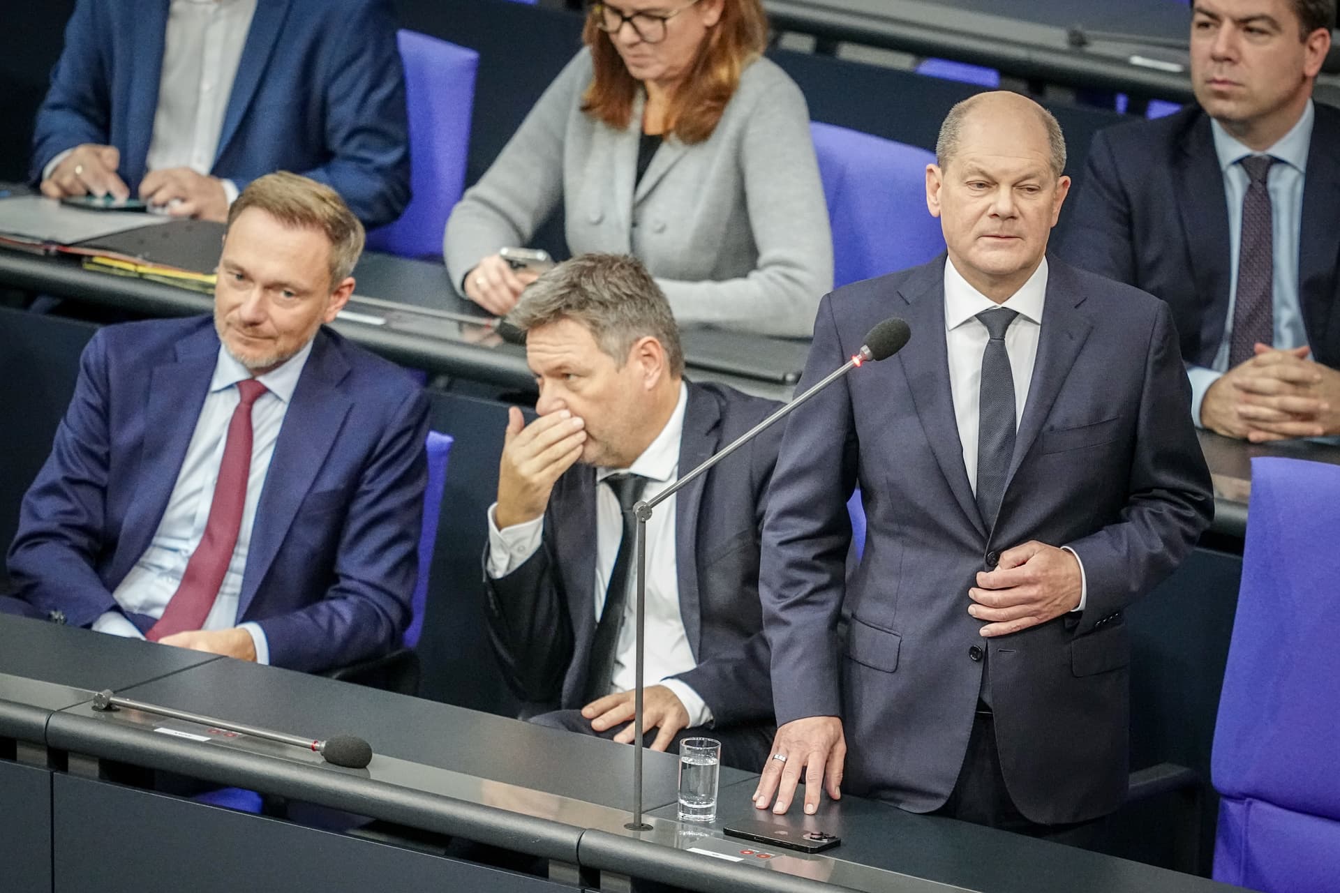 CDU, AfD und Freie Wähler fordern die Ampel auf: Spart endlich bei der Migration!