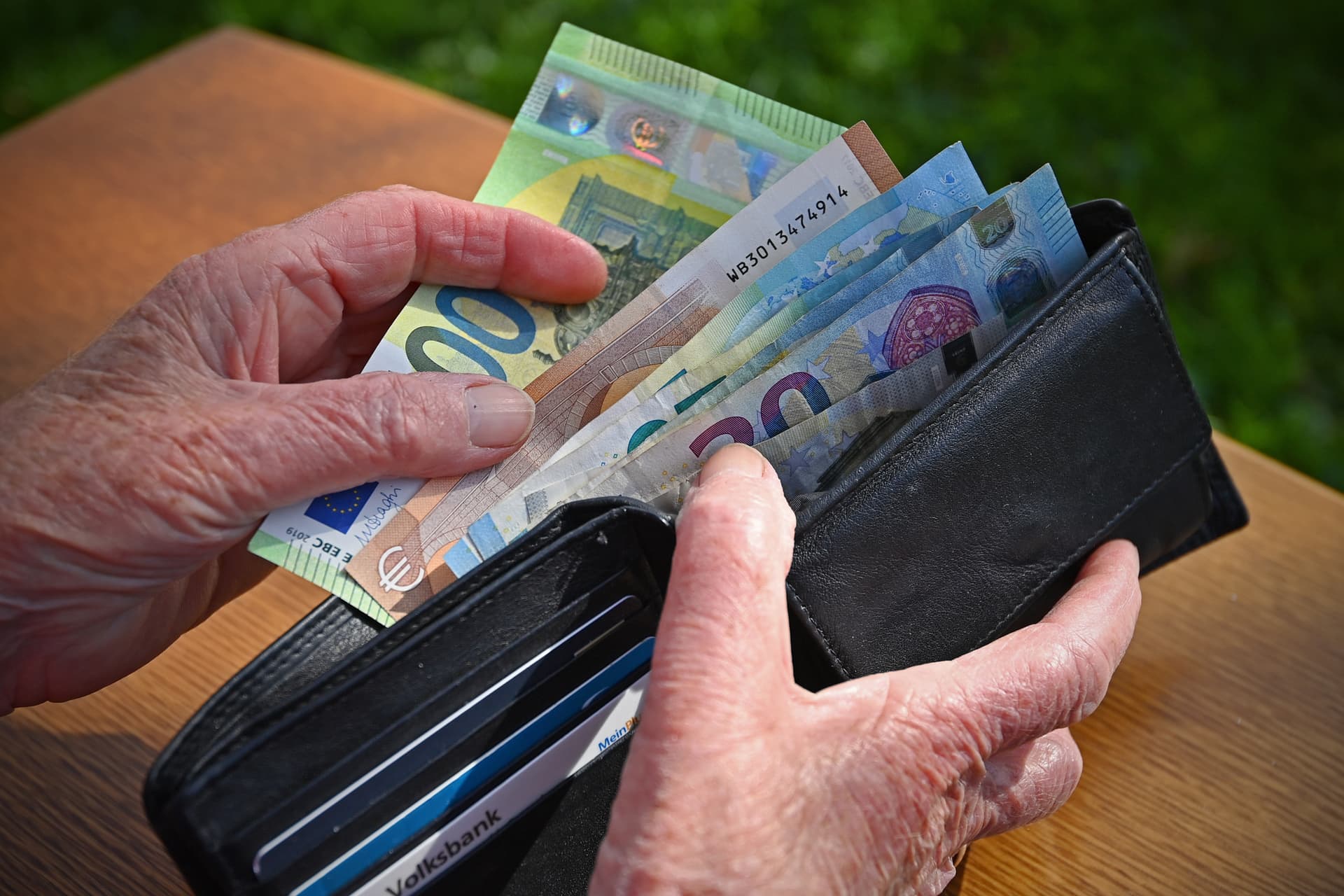 Rentenaufschubprämie: Statt zwölfmal 1200 Euro Rente im Jahr – 14.400 Euro auf einen Schlag