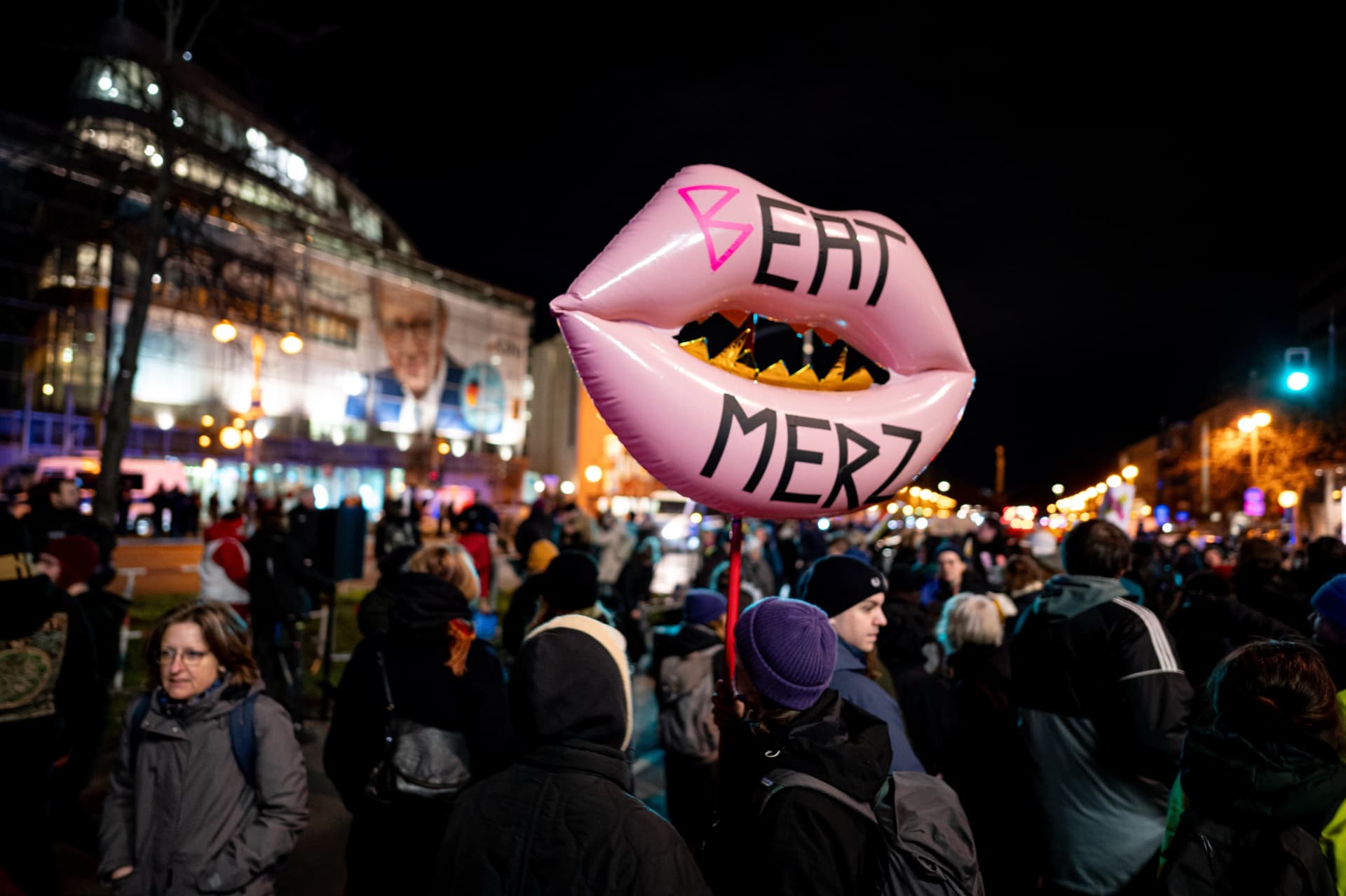 Influencer, Kirchen, Antifa: Die linke Zivilgesellschaft bläst zur Zerstörung der CDU