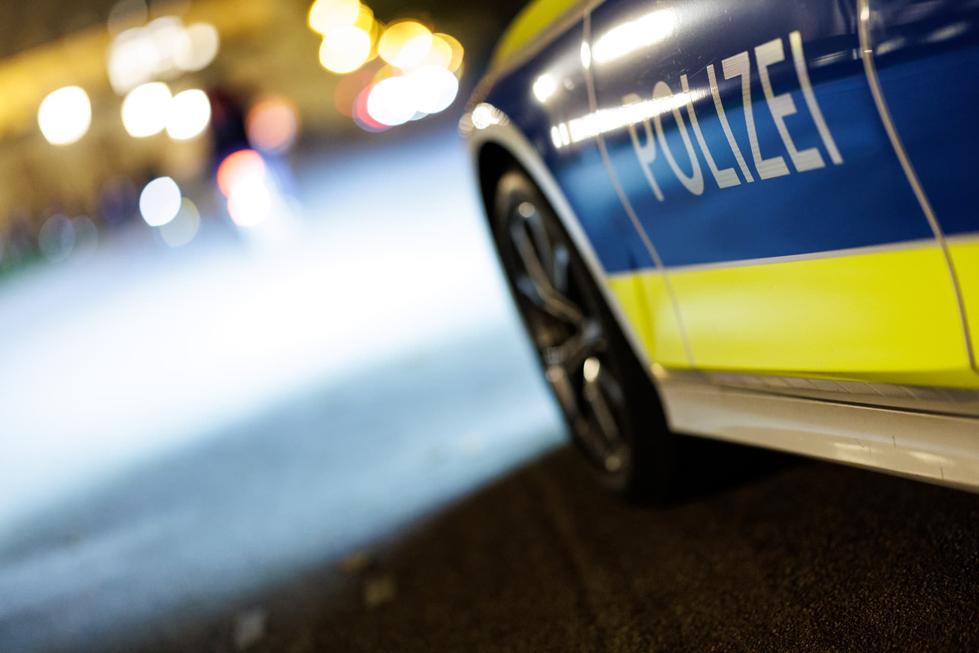 „Was guckst du so blöd?!“: Mann (51) von arabischen Jugendlichen im Park verprügelt