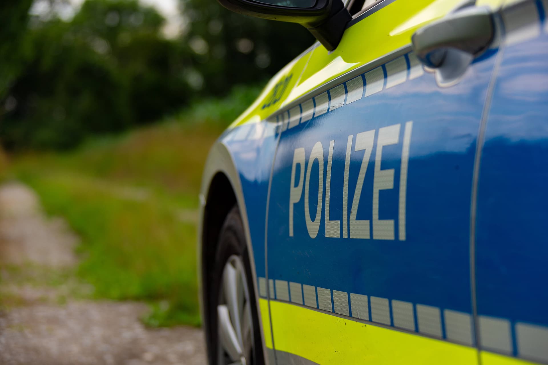Sie wollte Inliner fahren und kam nicht zurück: 17-jährige Schülerin ermordet in Straßengraben aufgefunden