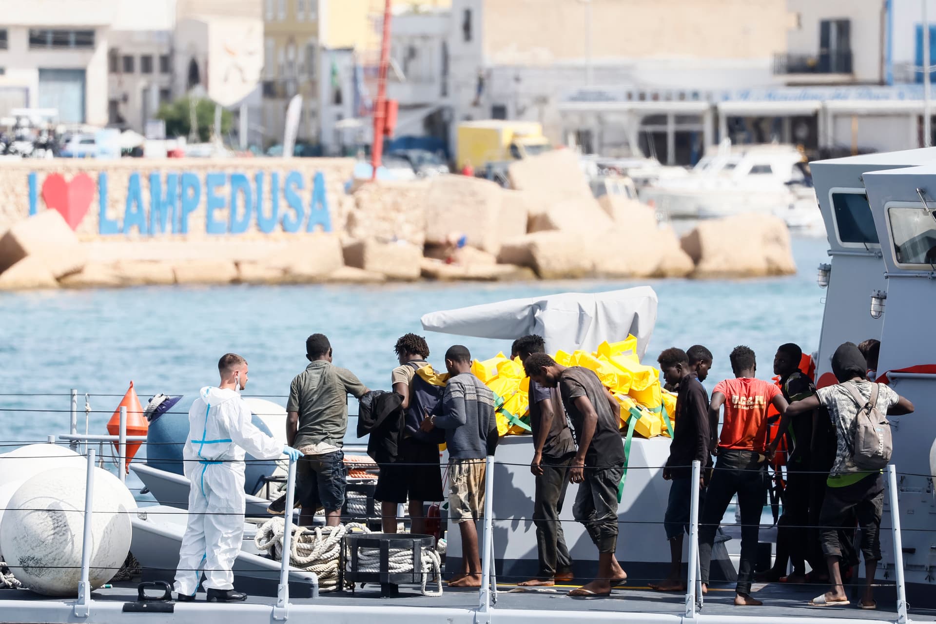 Dutzende Boote, hunderte Migranten: Neue Welle der illegalen Einwanderung nach Lampedusa