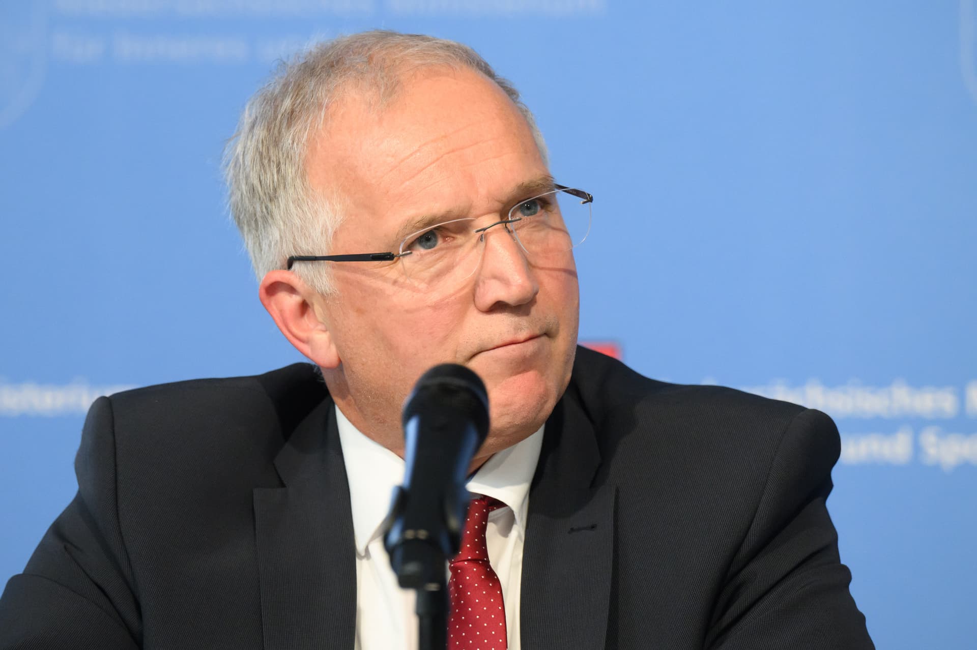 Wenn die AfD sich unverdächtig verhält, gilt das dem Verfassungsschutz als verdächtig – das NIUS-Dossier zum Gutachten zur AfD Niedersachsen