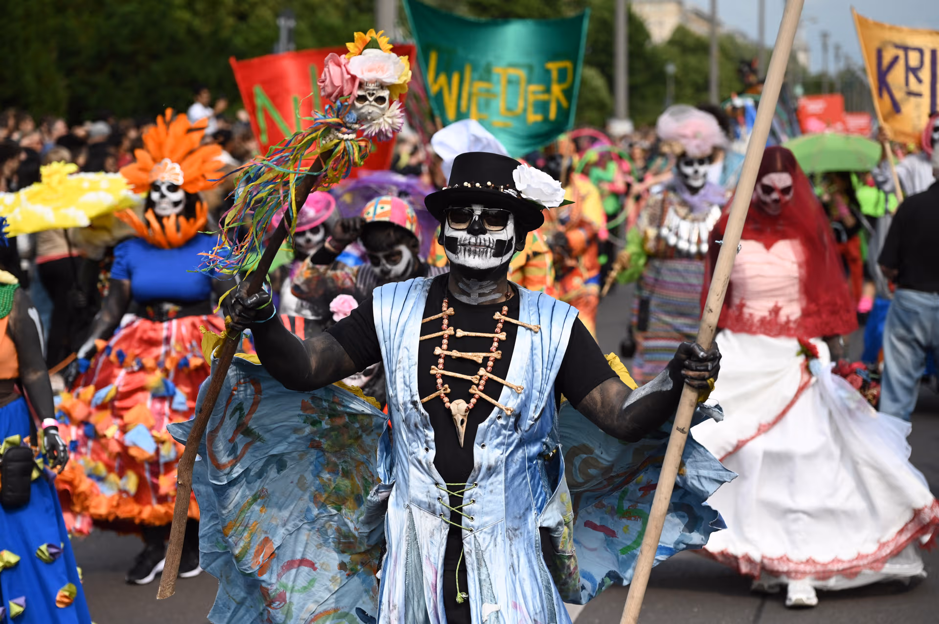 Karneval der Kulturen fehlen 250.000 Euro – auch für „Straßen-Absperrmaterial wie etwa Poller“