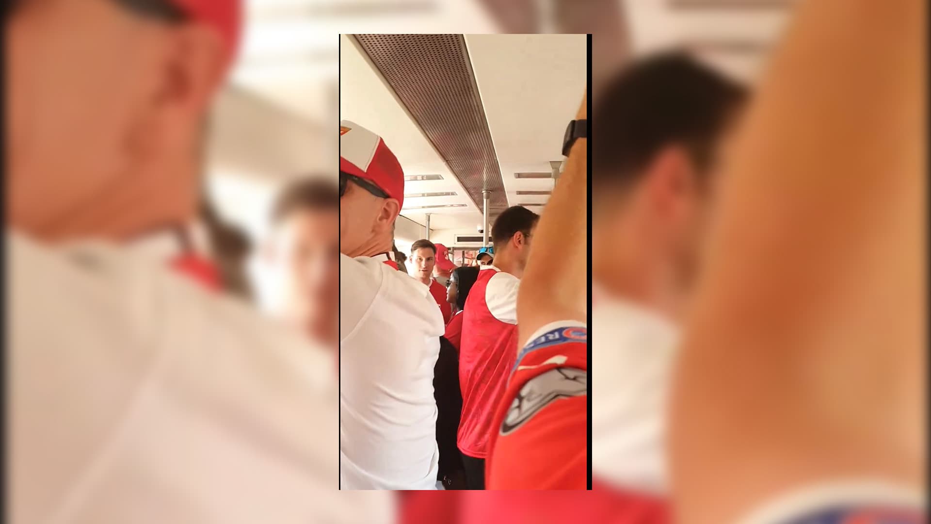 Ösi-Fans skandieren im Zug: „Die Deutsche Bahn ist so im Oarsch!“
