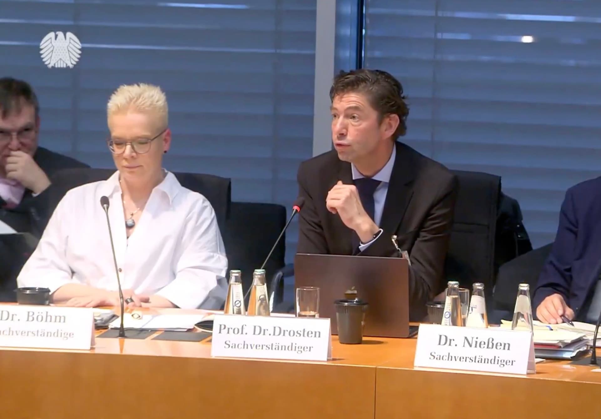 Virologe Drosten gibt zu: Corona-Maßnahmen haben Menschenleben gekostet