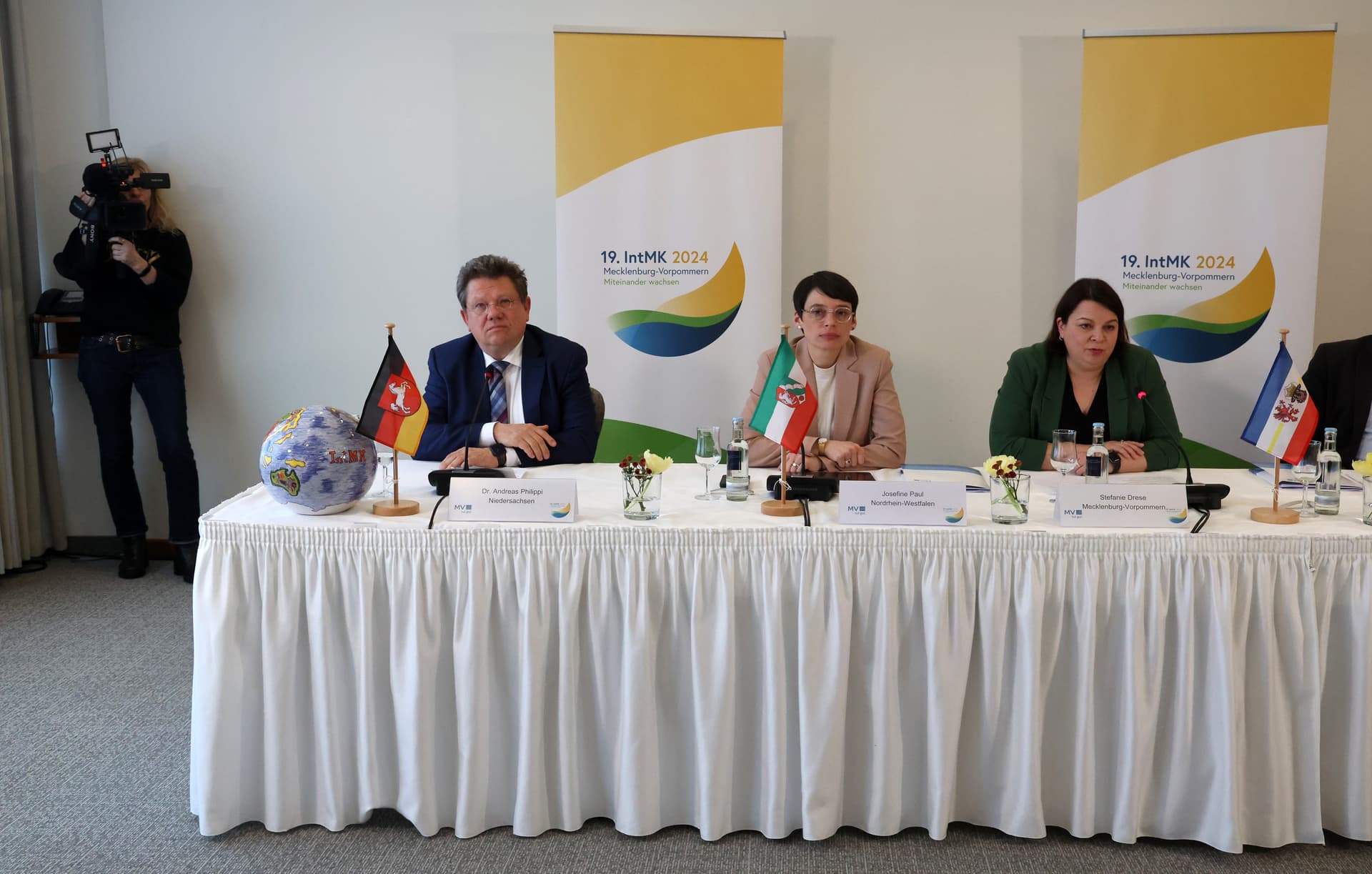 Integrationsminister-Konferenz spricht über Rassismus und Rechtsextremismus – aber KEIN WORT über Ausländer-Kriminalität