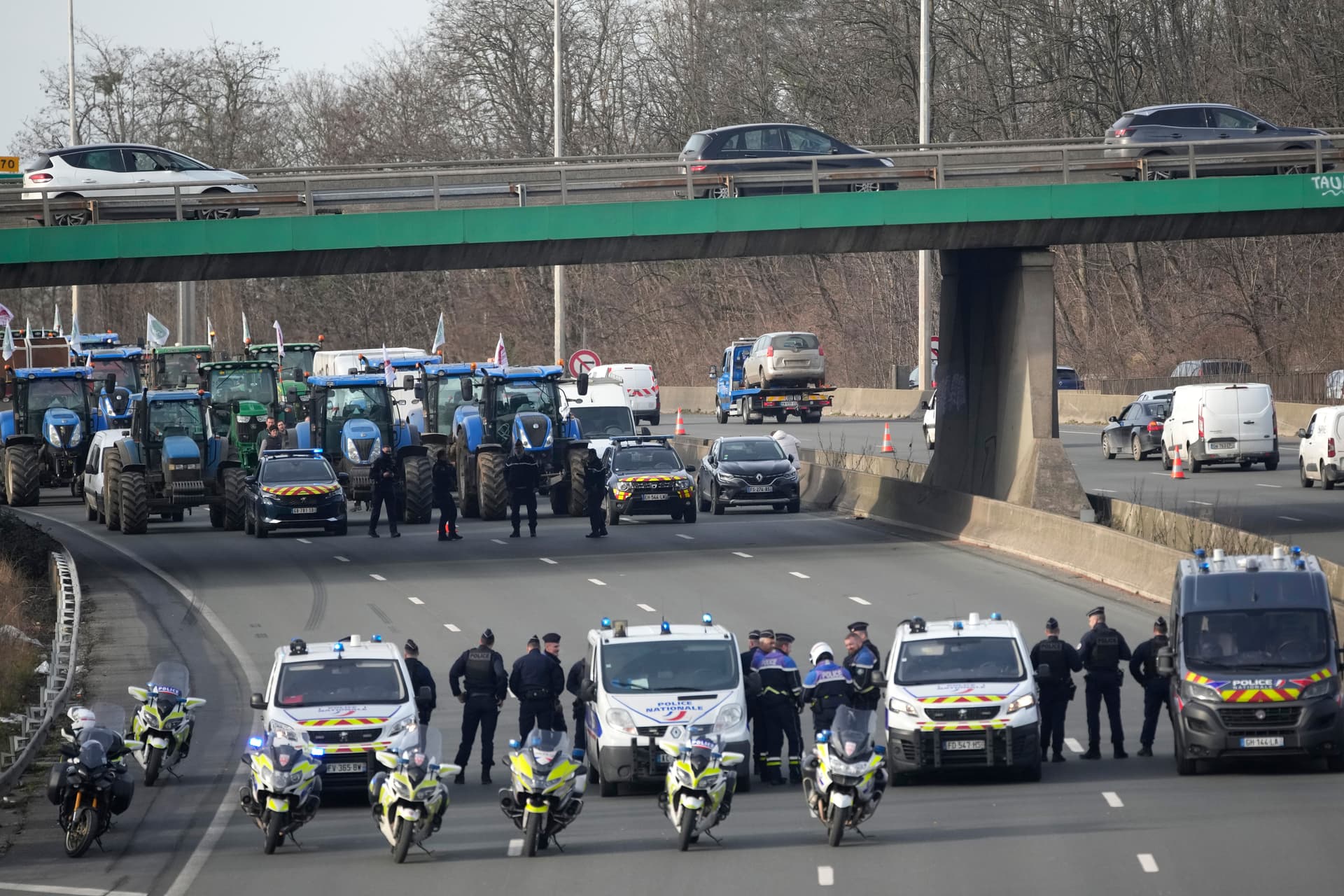 Bauernproteste in Frankreich: Landwirte starten Blockade rund um Paris