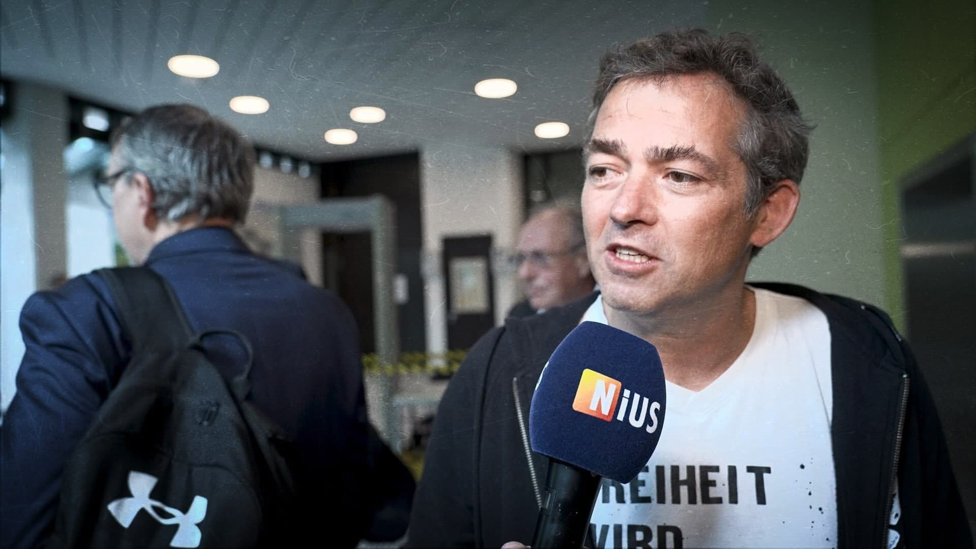 NIUS beim Prozess gegen Querdenken-Gründer Ballweg: „Wir wurden nicht behandelt, wie man es in einer Demokratie erwarten würde.“