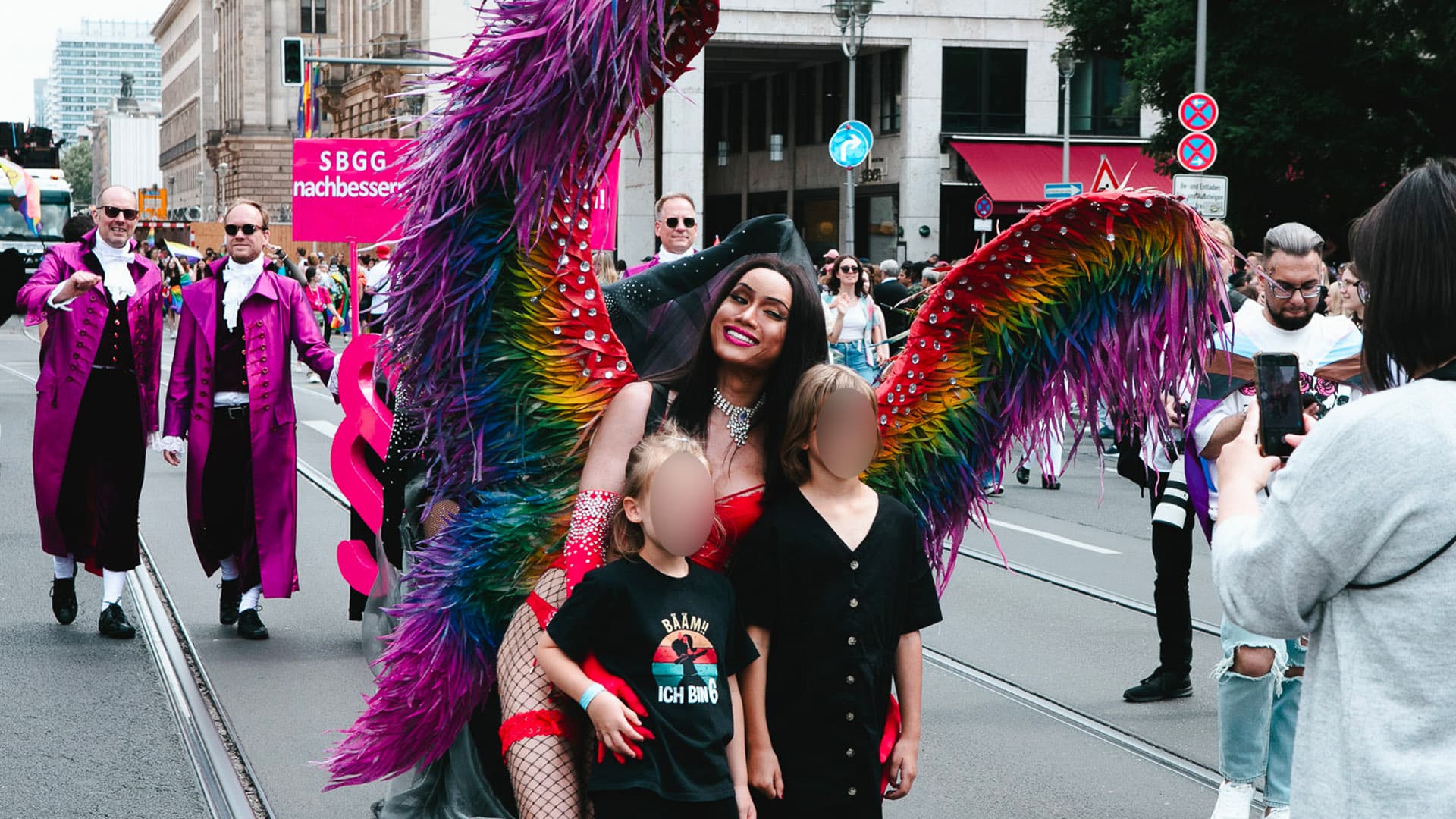 Fetisch, Penisse, Peitschen: Der CSD-Wahnsinn, den Kinder ertragen müssen