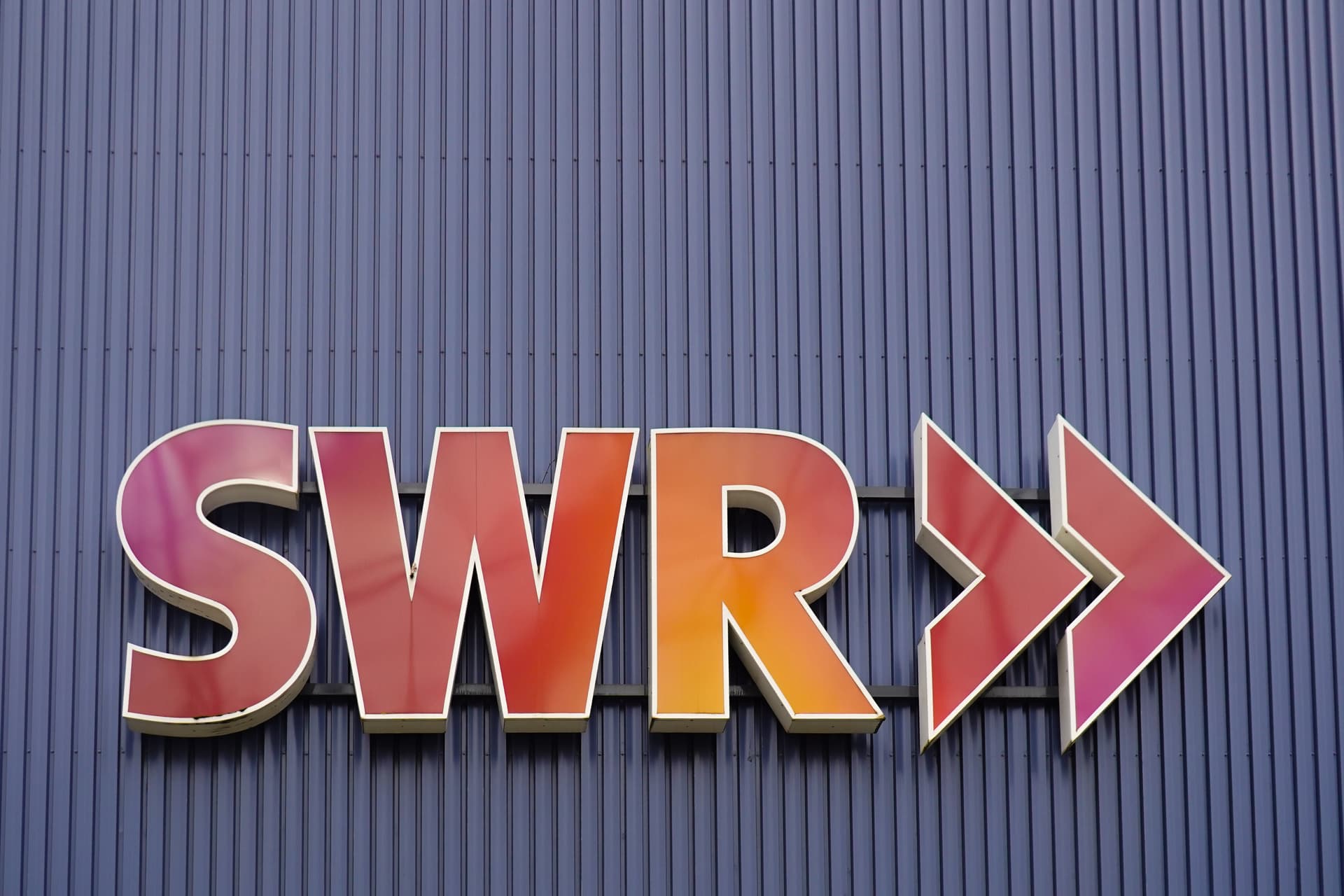 Ordnungsgeld von 3.000 Euro: SWR ignoriert Verbot zu Correctiv-Bericht – Zahlen müssen die Bürger