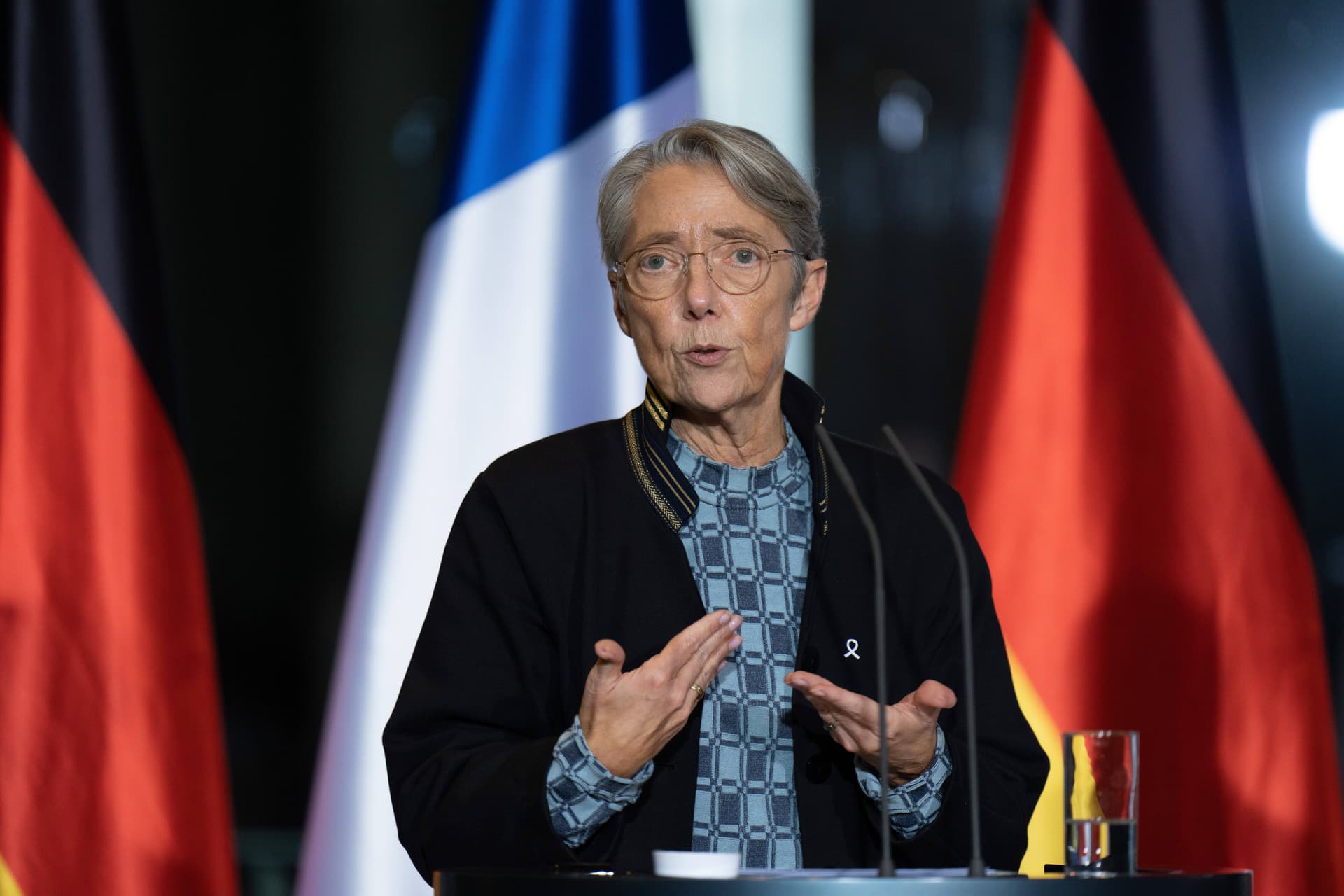 Frankreich: Regierung tritt zurück