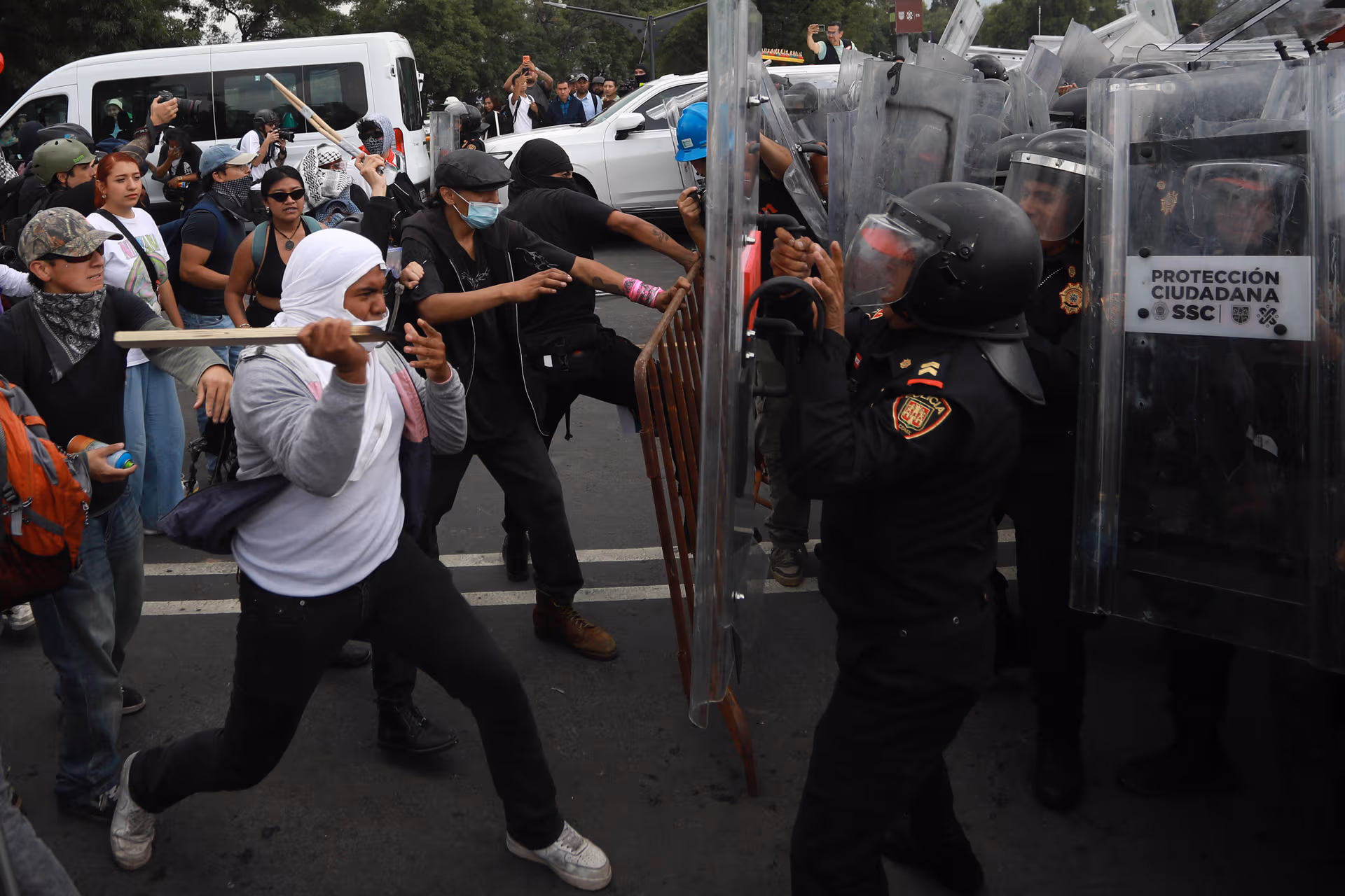 Südkorea und Mexiko jubeln – Proteste überschatten WM-Auftakt