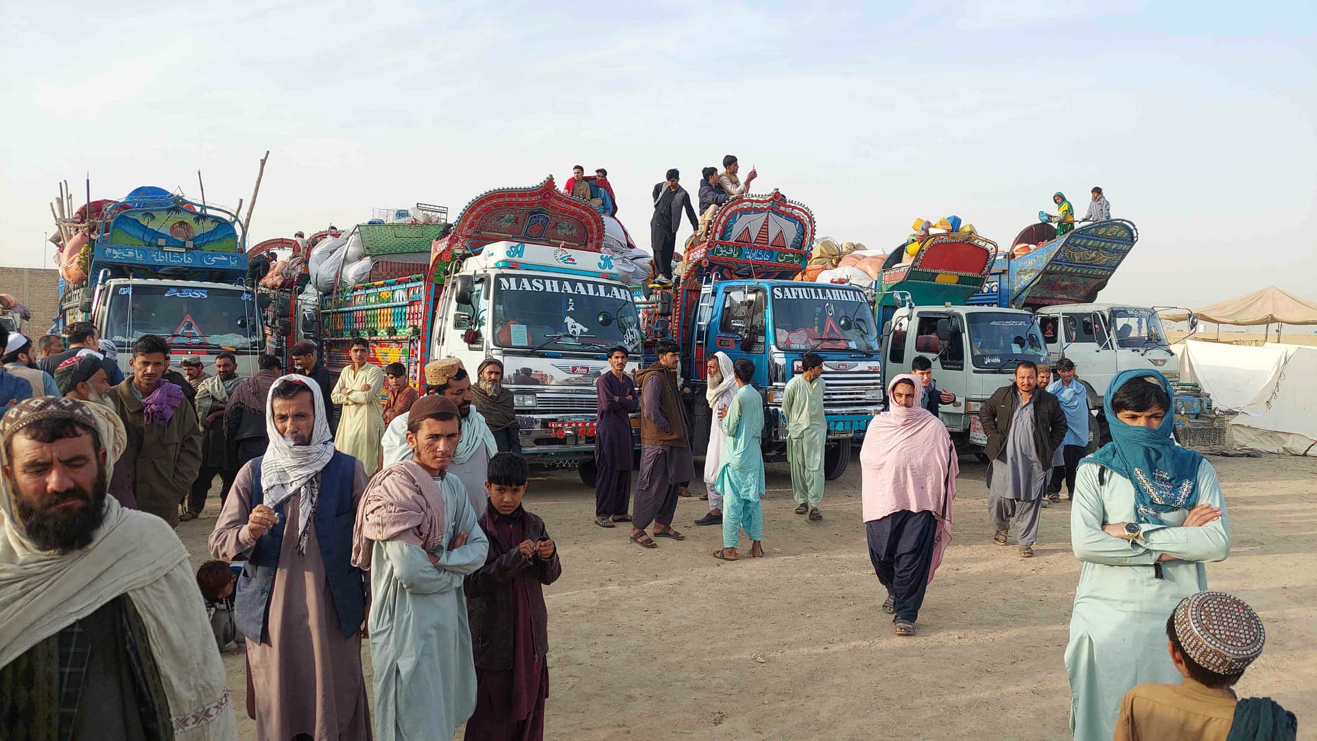 Zu gefährlich fürs Land! Pakistan schiebt mehr als 100.000 Afghanen ab – warum können wir das nicht auch?!