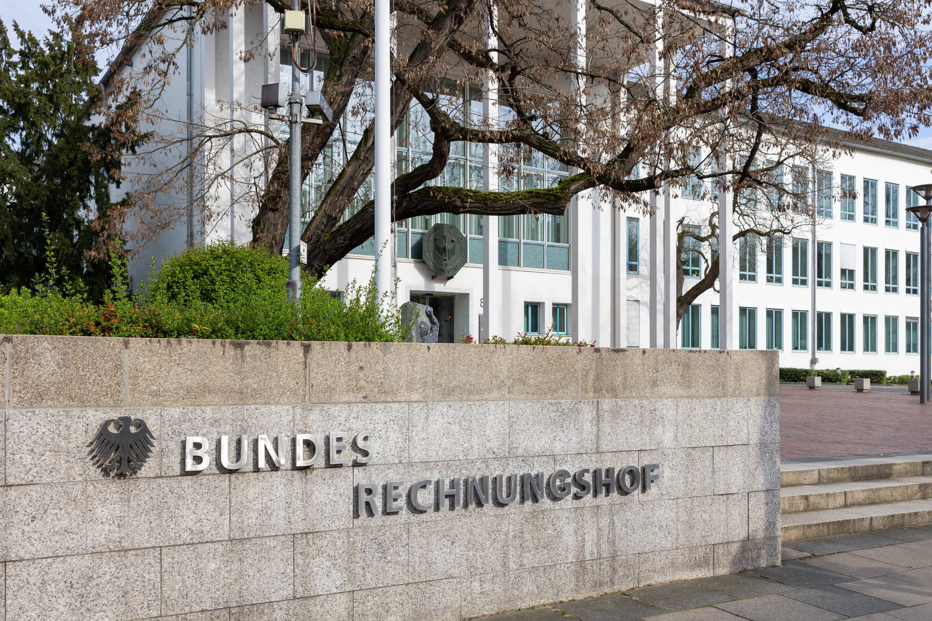 Milchschaumtopping, Marken-Einbauküchen, teure Leasing-Raten und Reisen: Bundesrechnungshof rügt Ausgaben für Afghanistan-Aufnahmeprogramm
